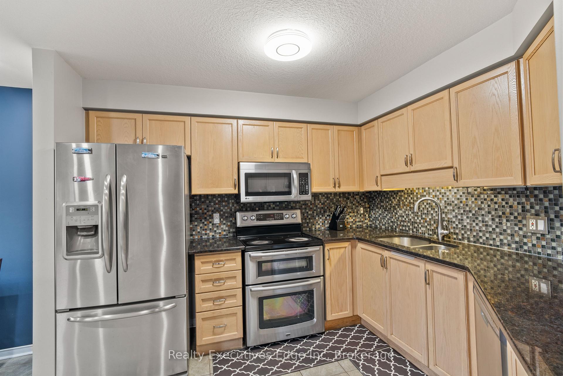 Photo 19 of 138 Dubrick Crescent, Kitchener — HOMEH