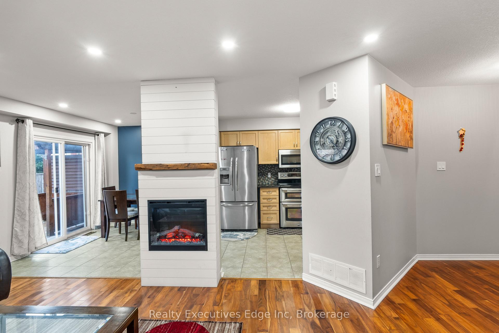 Photo 20 of 138 Dubrick Crescent, Kitchener — HOMEH
