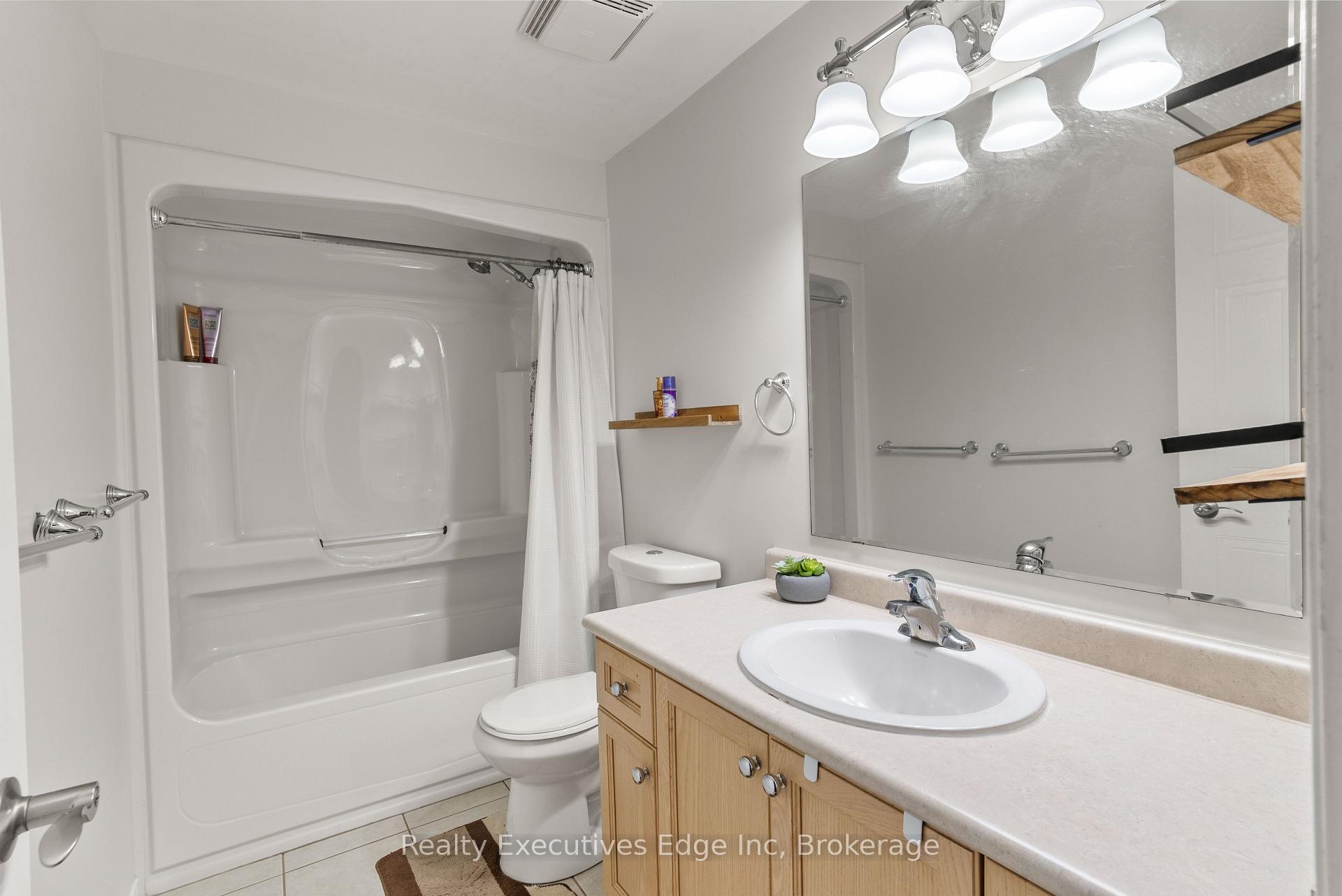 Photo 22 of 138 Dubrick Crescent, Kitchener — HOMEH