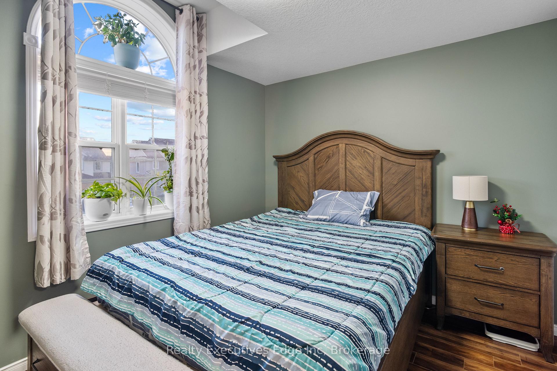 Photo 24 of 138 Dubrick Crescent, Kitchener — HOMEH