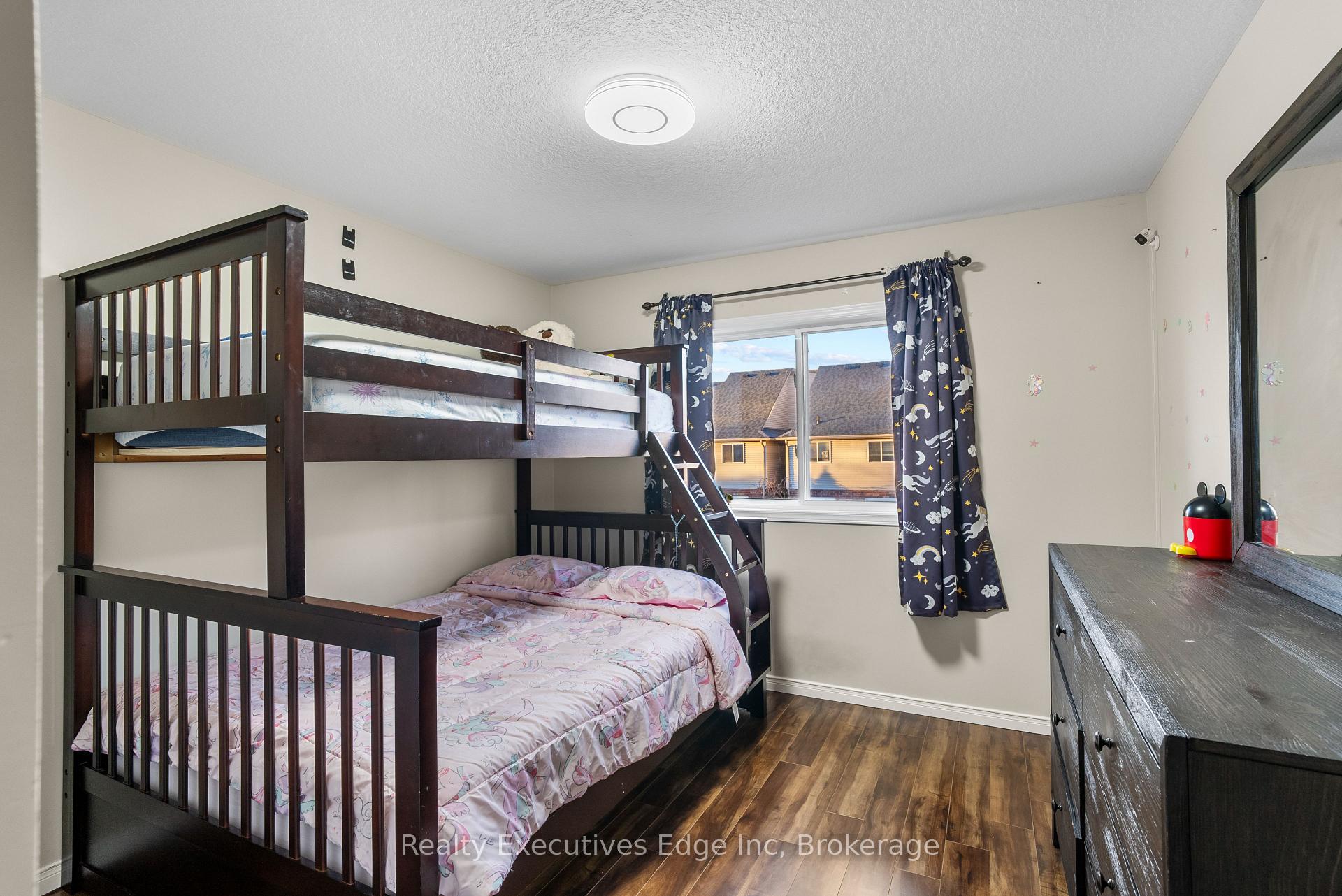 Photo 32 of 138 Dubrick Crescent, Kitchener — HOMEH