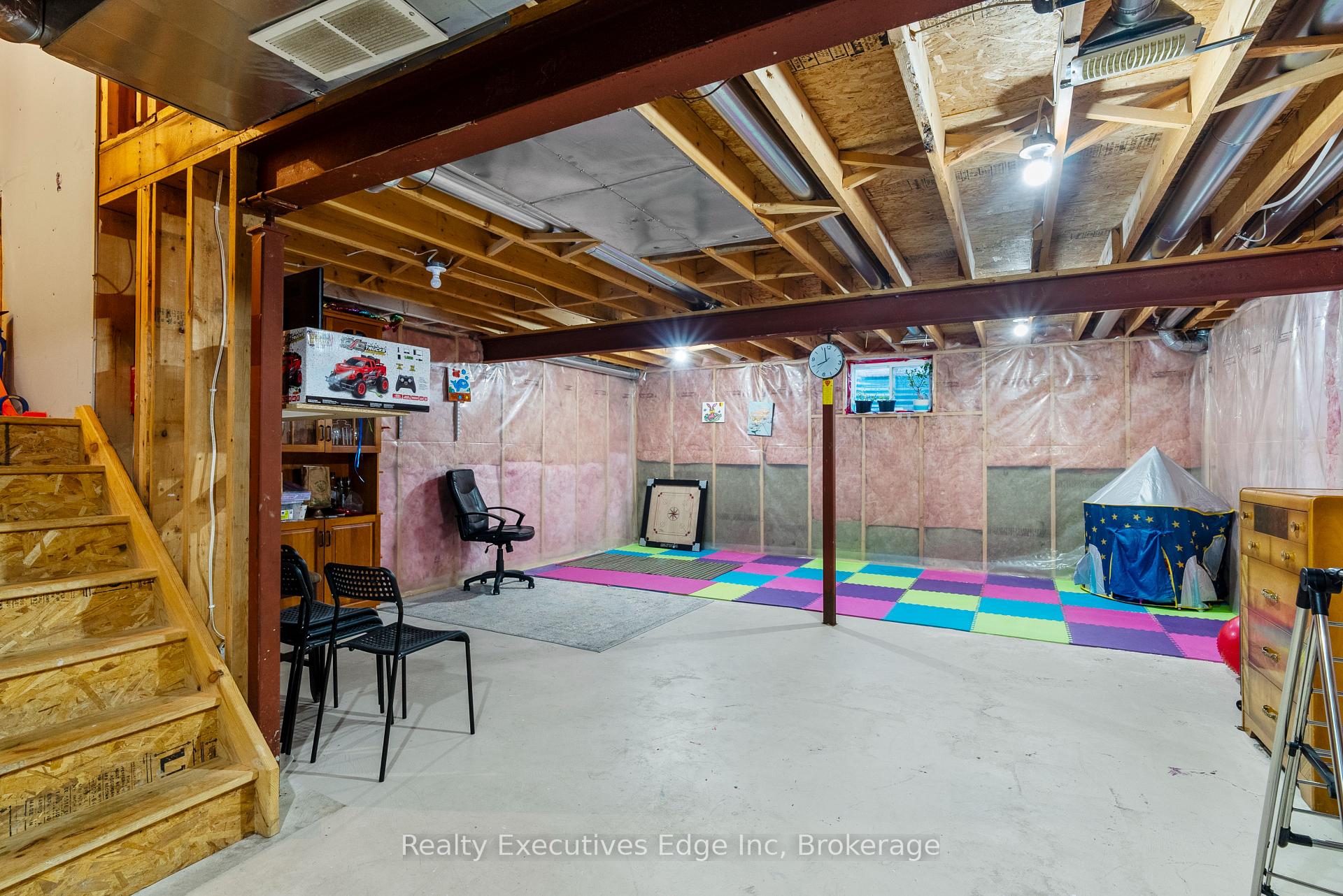 Photo 35 of 138 Dubrick Crescent, Kitchener — HOMEH