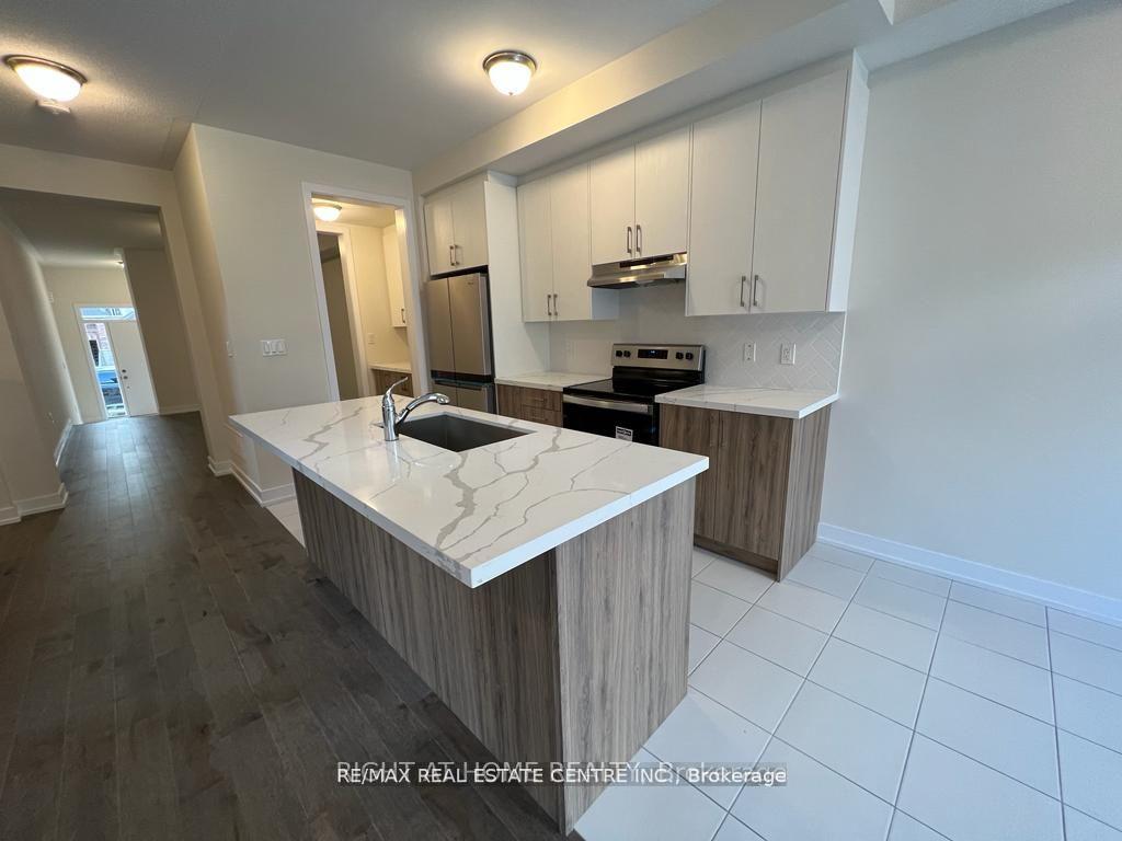 Photo 16 of 608 Bearberry Place, Milton, Cobban — HOMEH