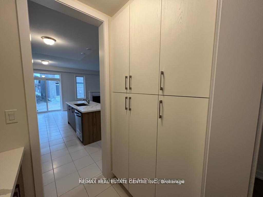 Photo 8 of 608 Bearberry Place, Milton, Cobban — HOMEH