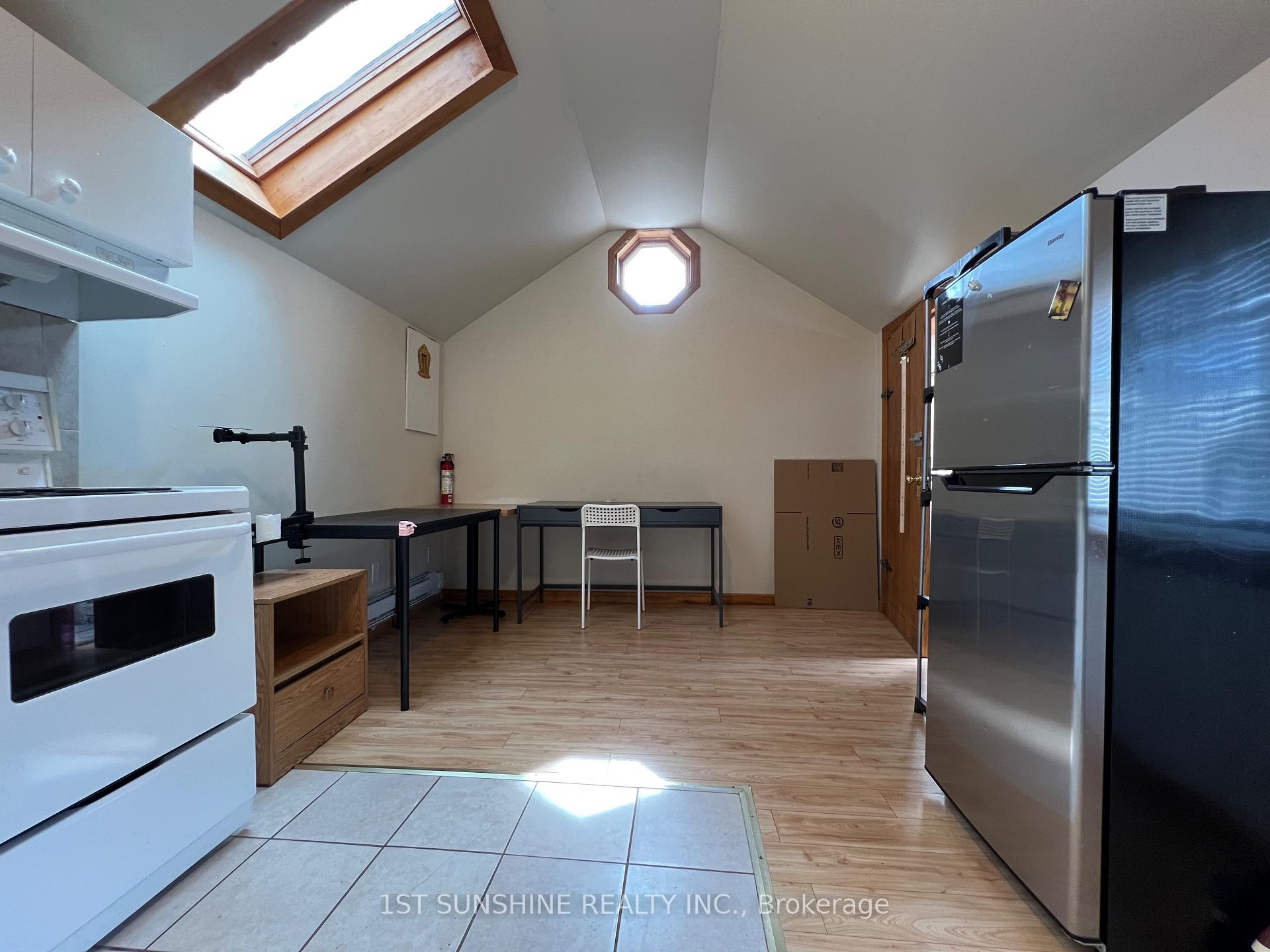 Photo 4 of Unit 2, 128 Arkell Street, Hamilton, Westdale — HOMEH