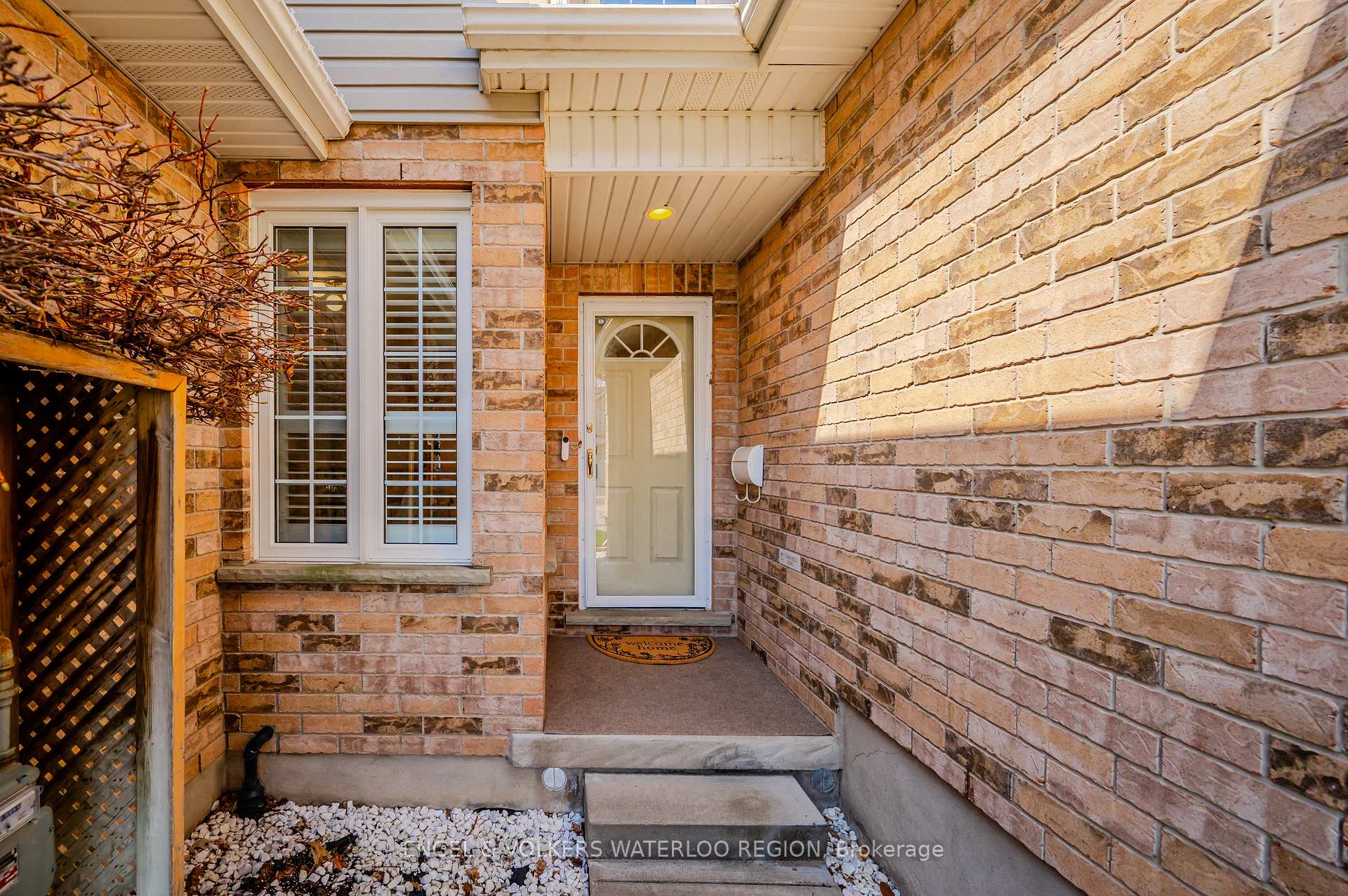 Photo 5 of 38 Candle Crescent, Kitchener — HOMEH