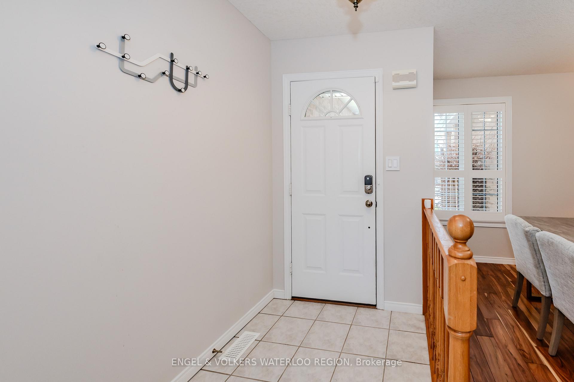 Photo 6 of 38 Candle Crescent, Kitchener — HOMEH