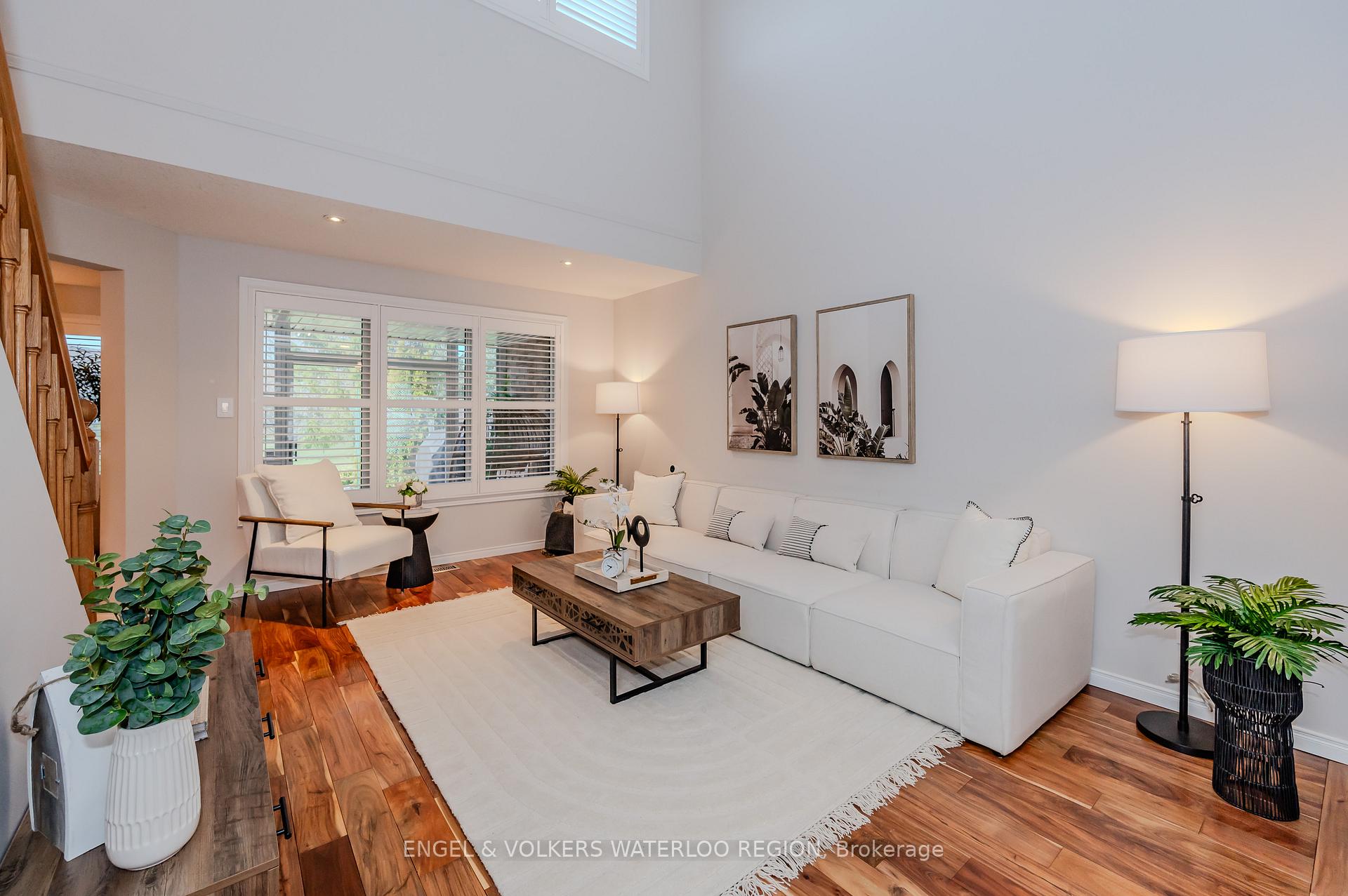 Photo 10 of 38 Candle Crescent, Kitchener — HOMEH