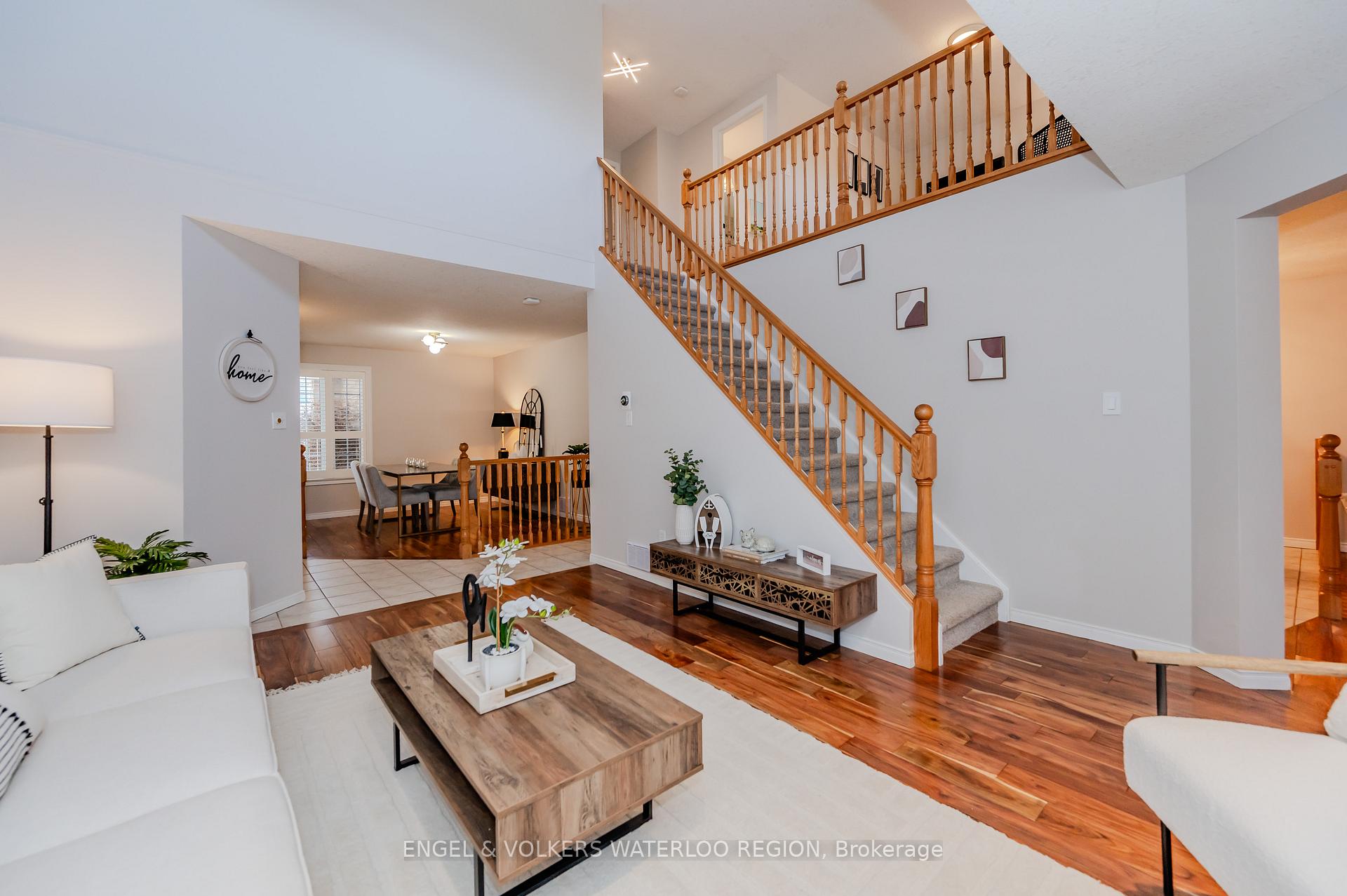 Photo 12 of 38 Candle Crescent, Kitchener — HOMEH