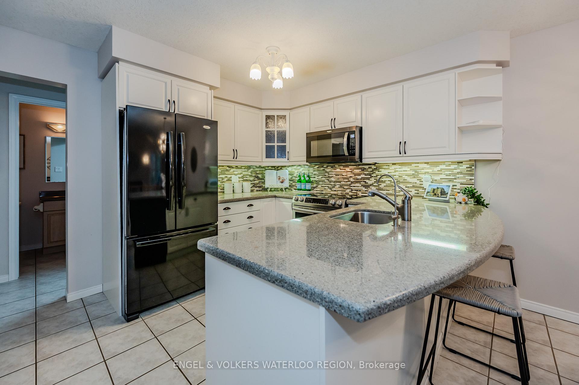 Photo 16 of 38 Candle Crescent, Kitchener — HOMEH