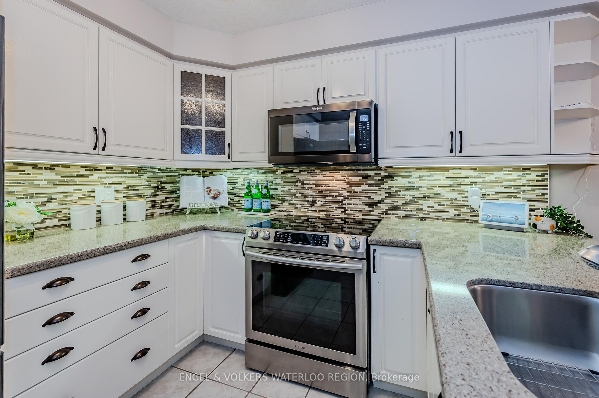 Photo 18 of 38 Candle Crescent, Kitchener — HOMEH