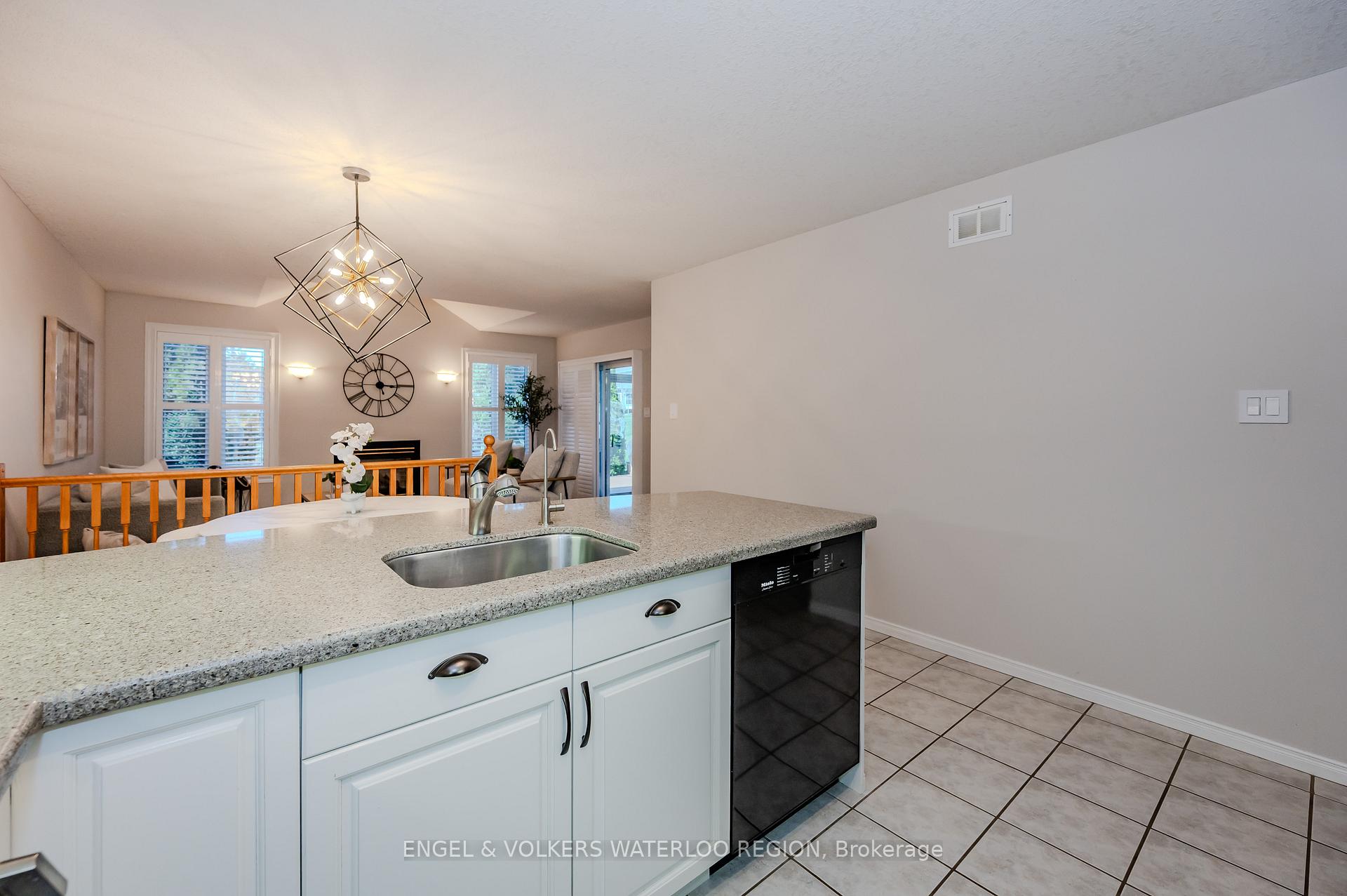 Photo 19 of 38 Candle Crescent, Kitchener — HOMEH