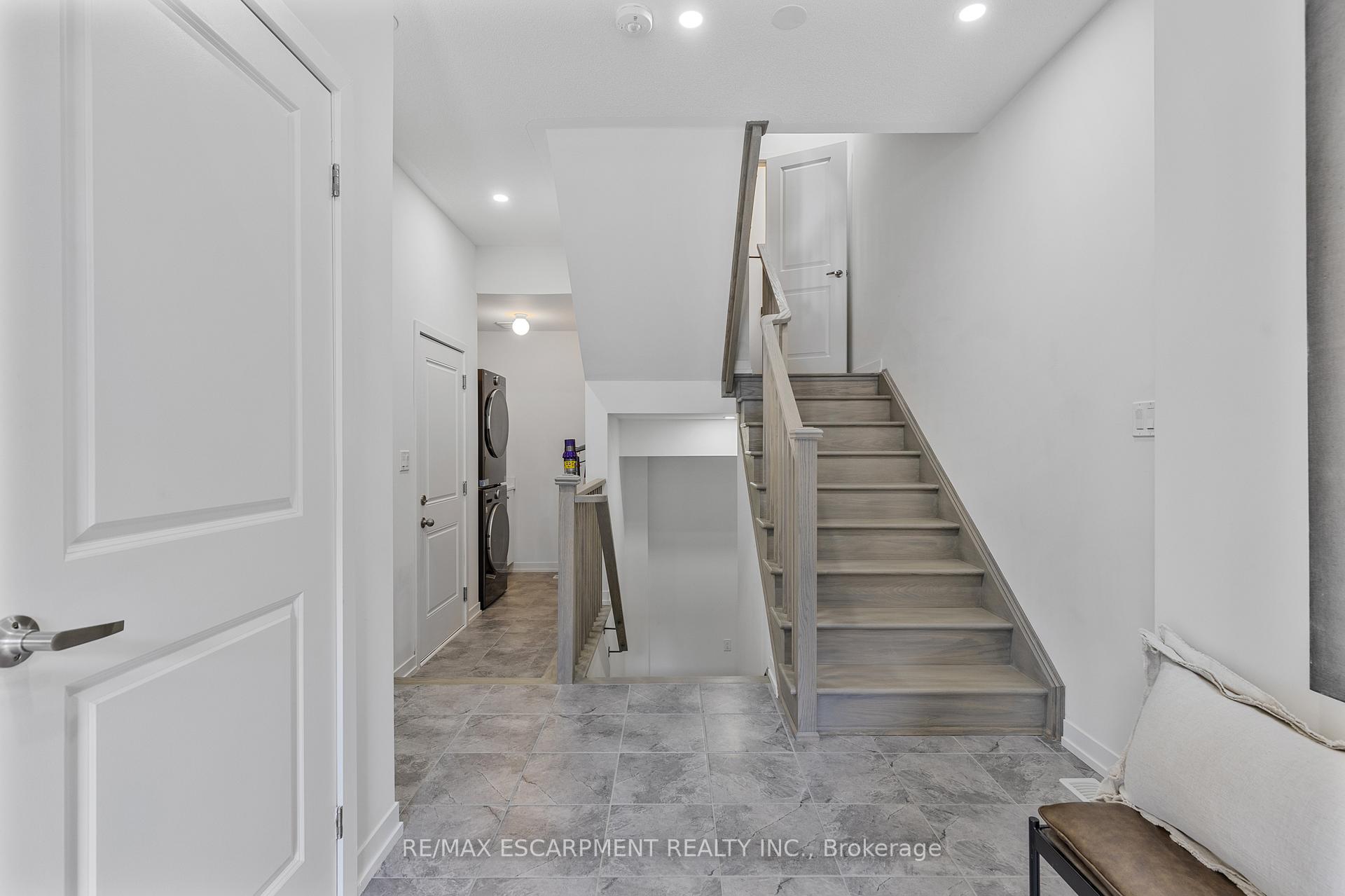 Photo 6 of 1543 Hilson Heights, Milton, Cobban — HOMEH