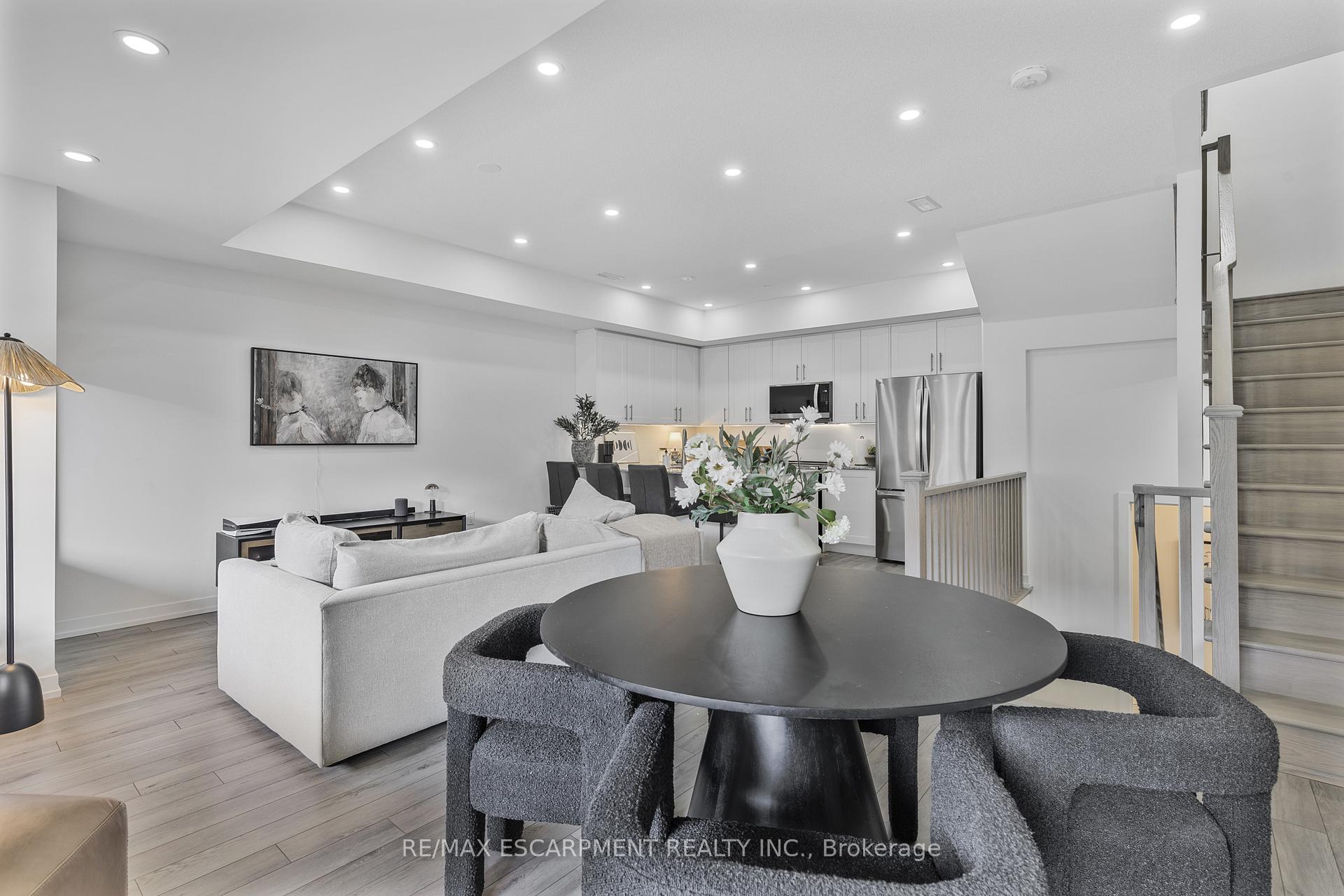 Photo 8 of 1543 Hilson Heights, Milton, Cobban — HOMEH