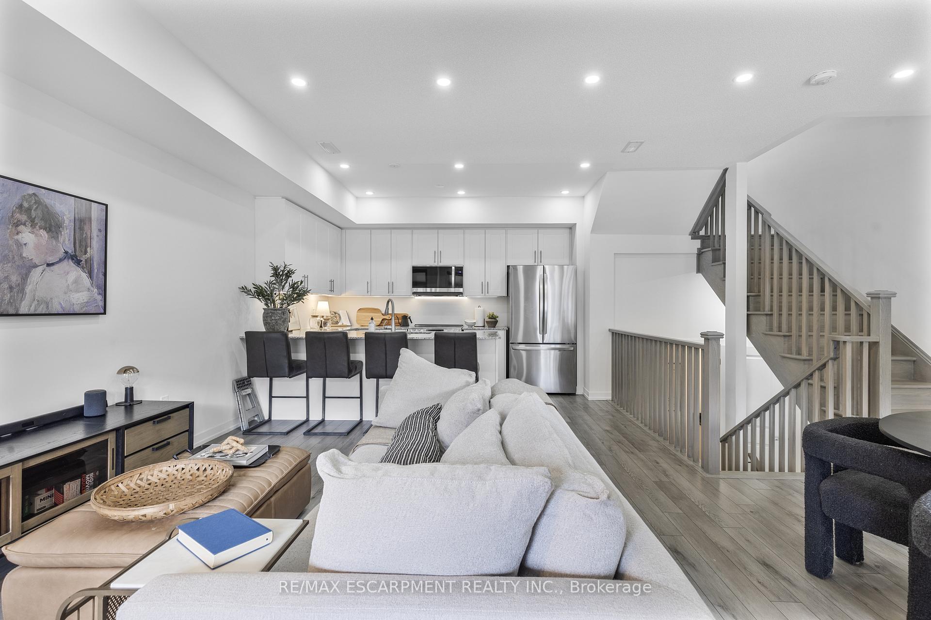 Photo 10 of 1543 Hilson Heights, Milton, Cobban — HOMEH