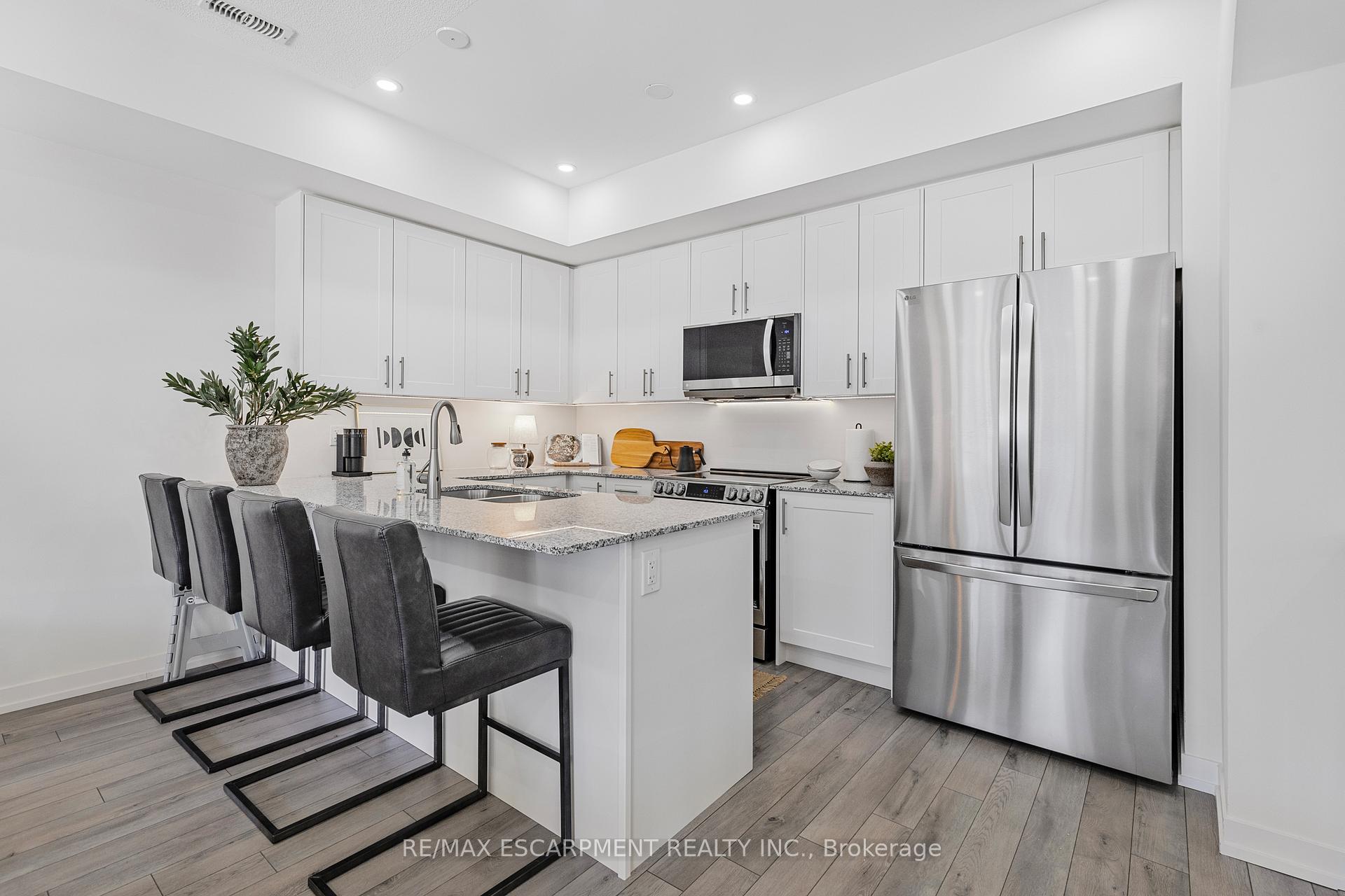 Photo 11 of 1543 Hilson Heights, Milton, Cobban — HOMEH