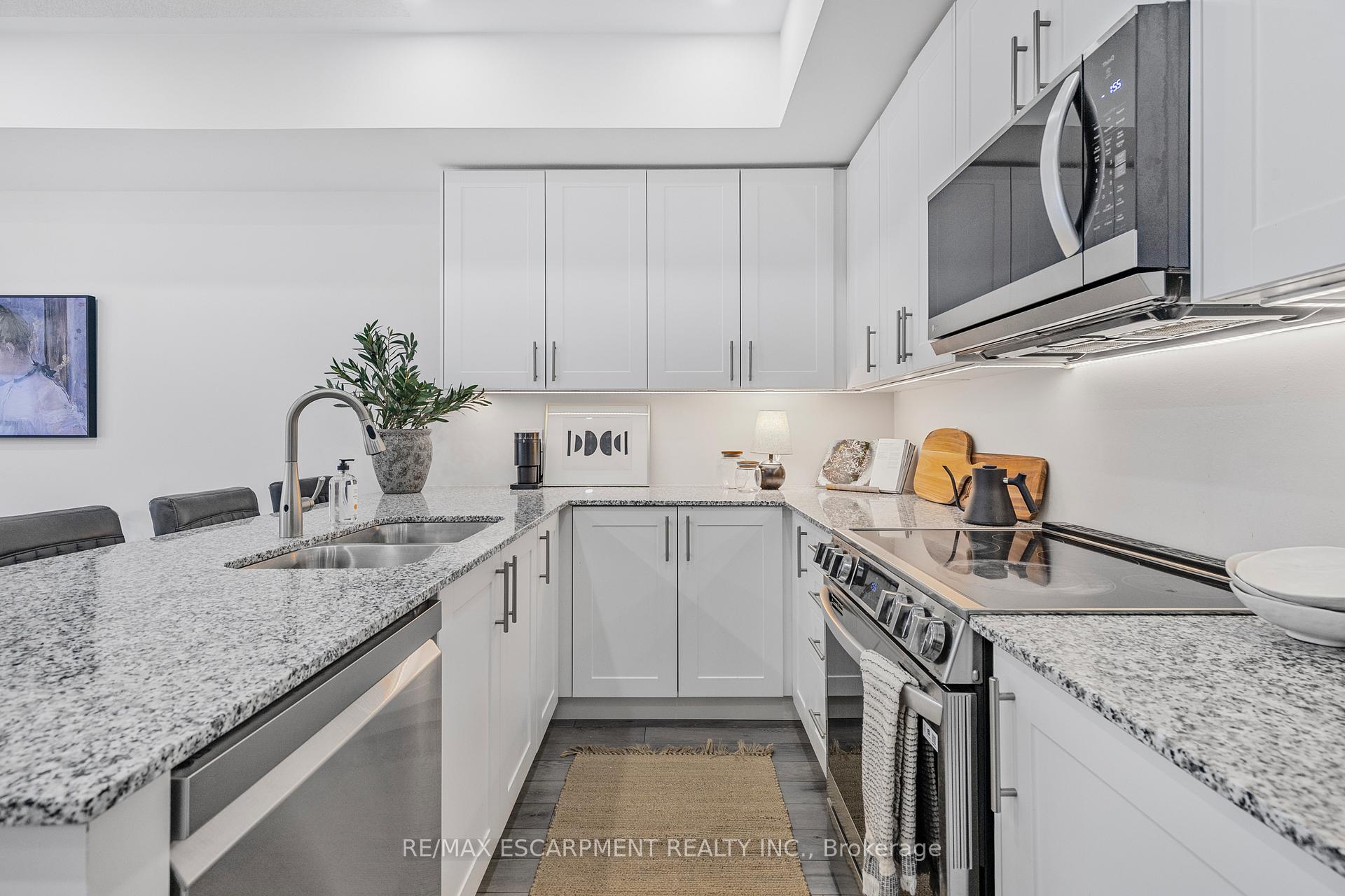 Photo 12 of 1543 Hilson Heights, Milton, Cobban — HOMEH