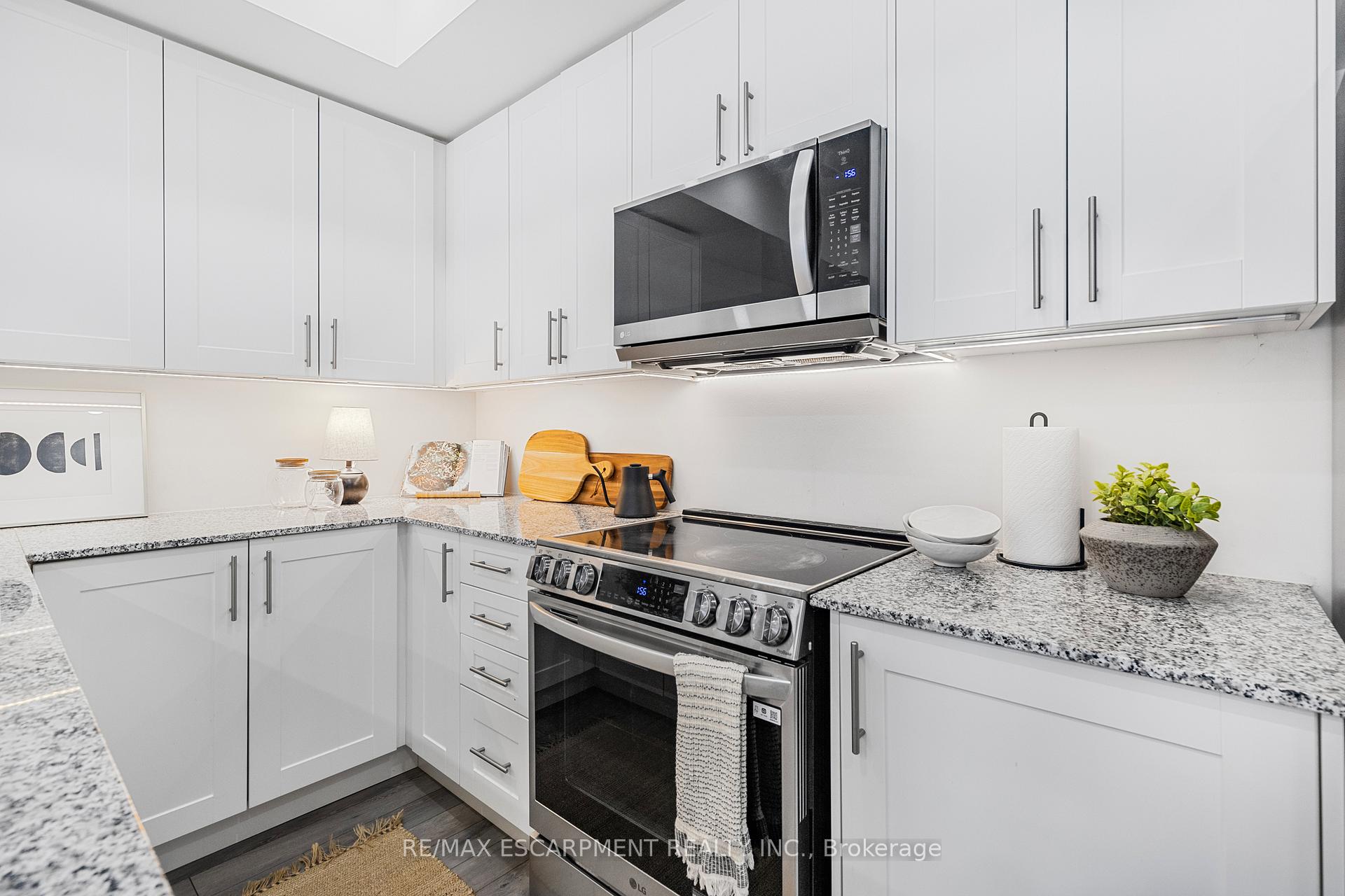 Photo 13 of 1543 Hilson Heights, Milton, Cobban — HOMEH