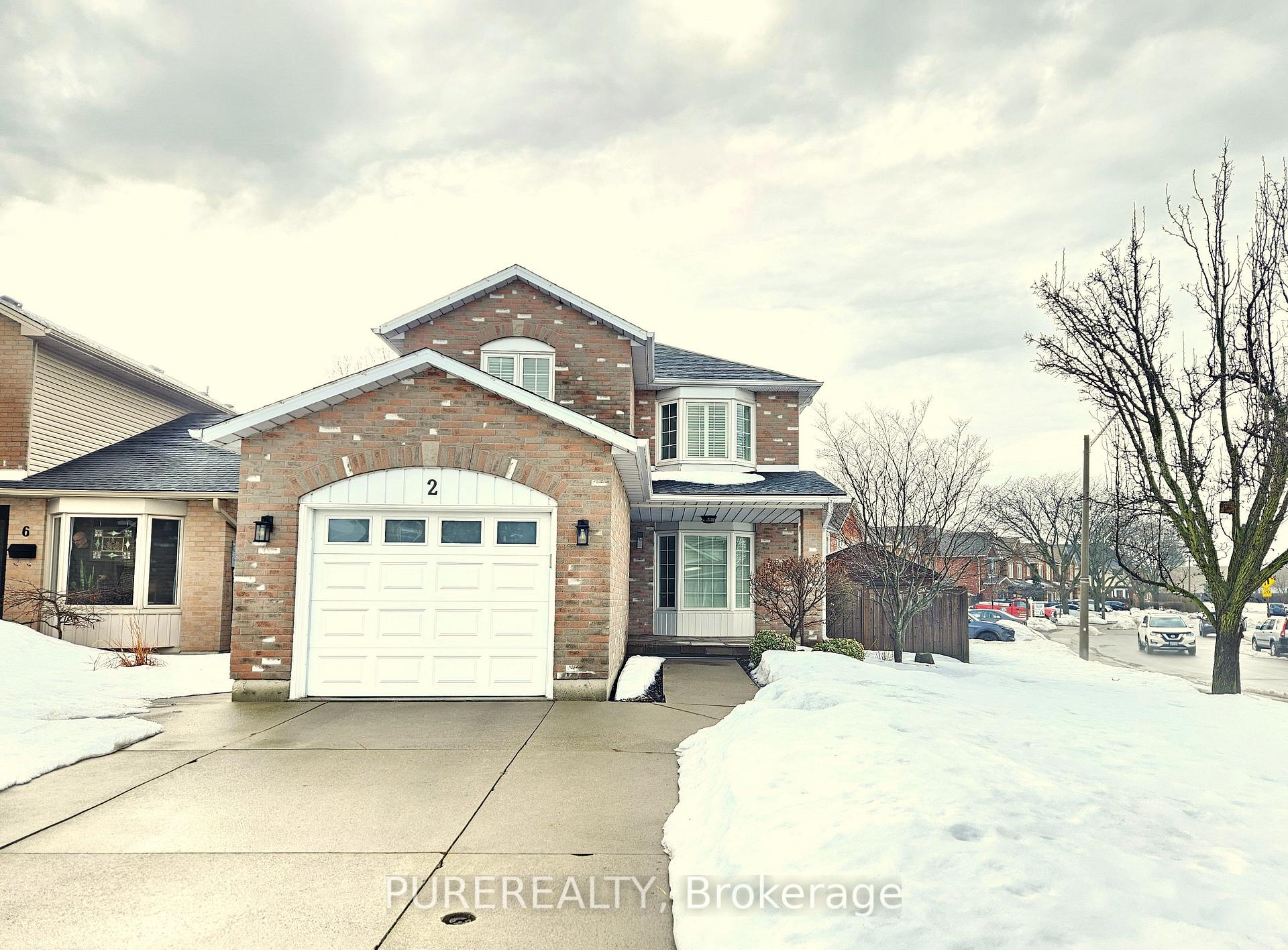Front of 2 Aquasanta Crescent