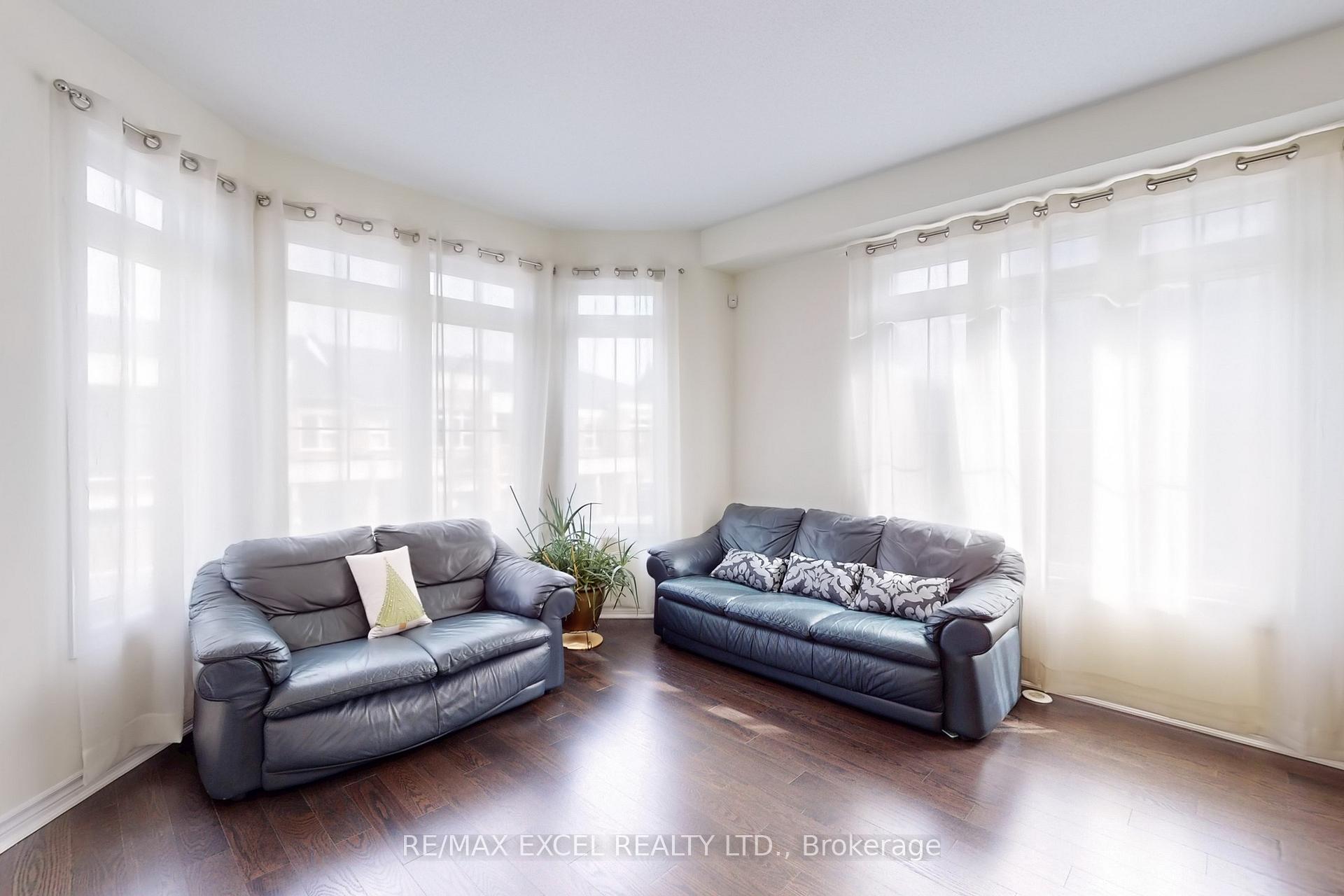 Photo 6 of 23 Rougeview Park Crescent, Markham, Greensborough — HOMEH
