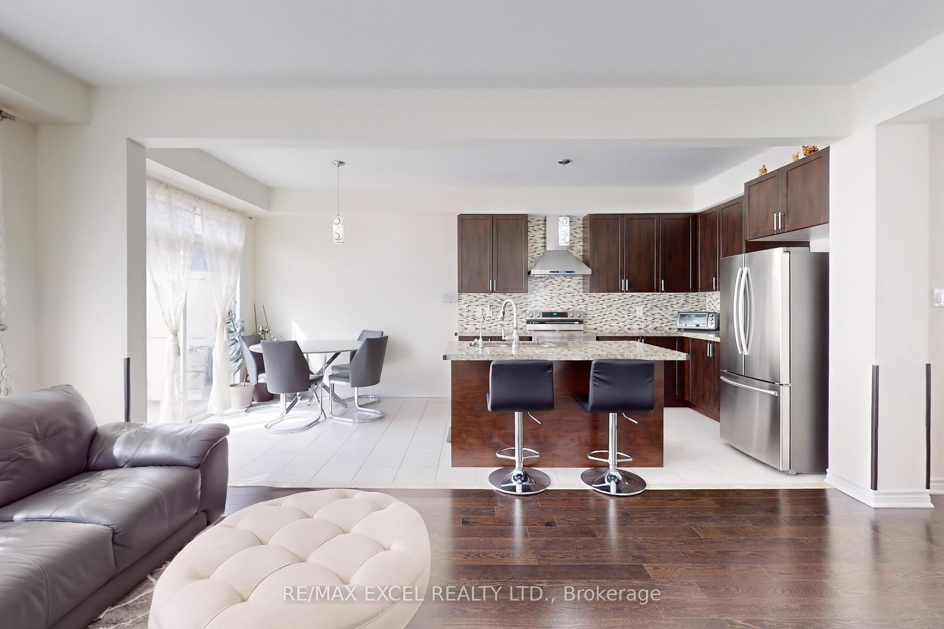 Photo 8 of 23 Rougeview Park Crescent, Markham, Greensborough — HOMEH