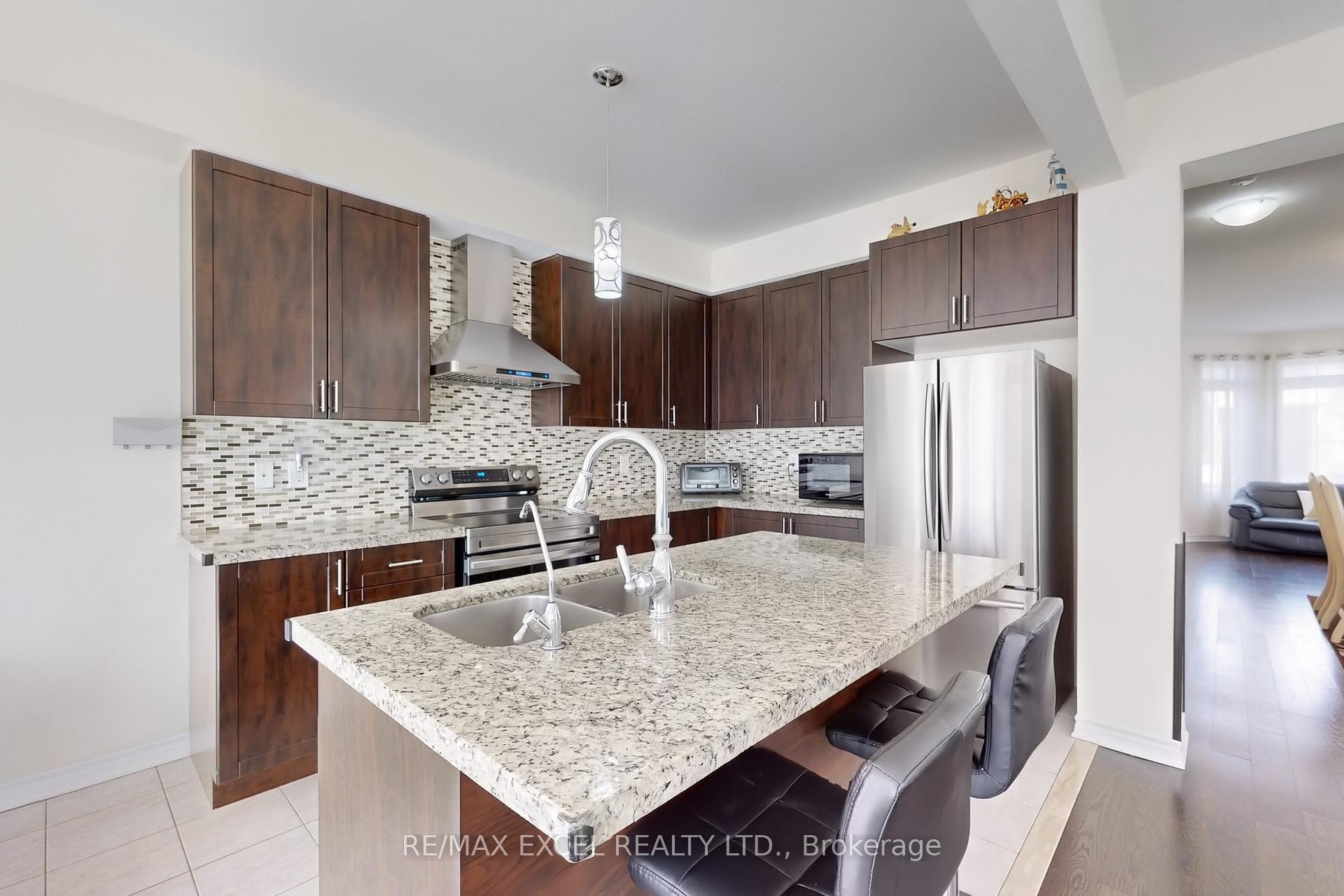 Photo 9 of 23 Rougeview Park Crescent, Markham, Greensborough — HOMEH