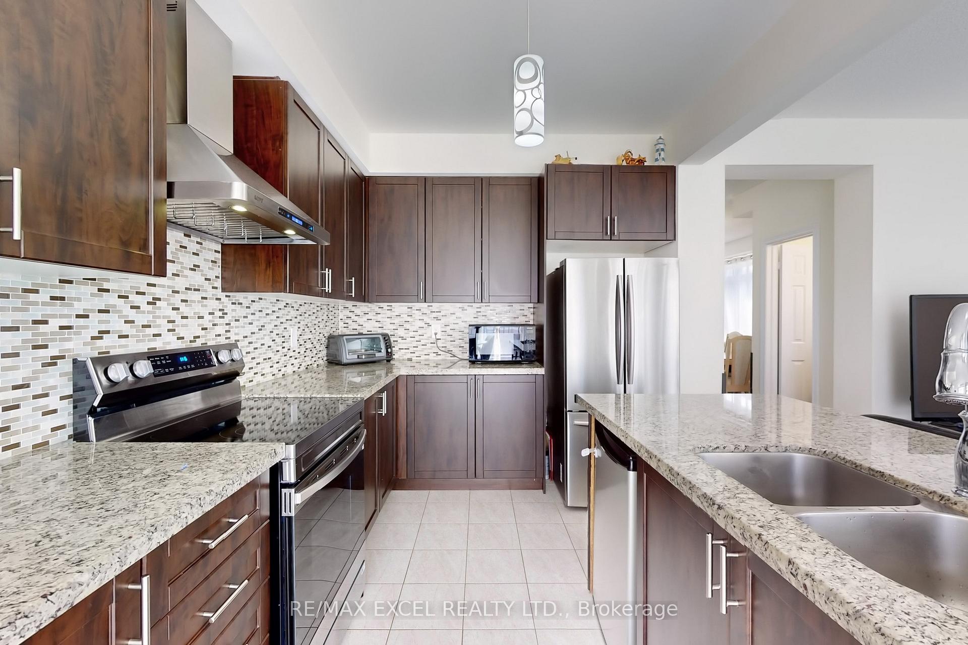 Photo 10 of 23 Rougeview Park Crescent, Markham, Greensborough — HOMEH