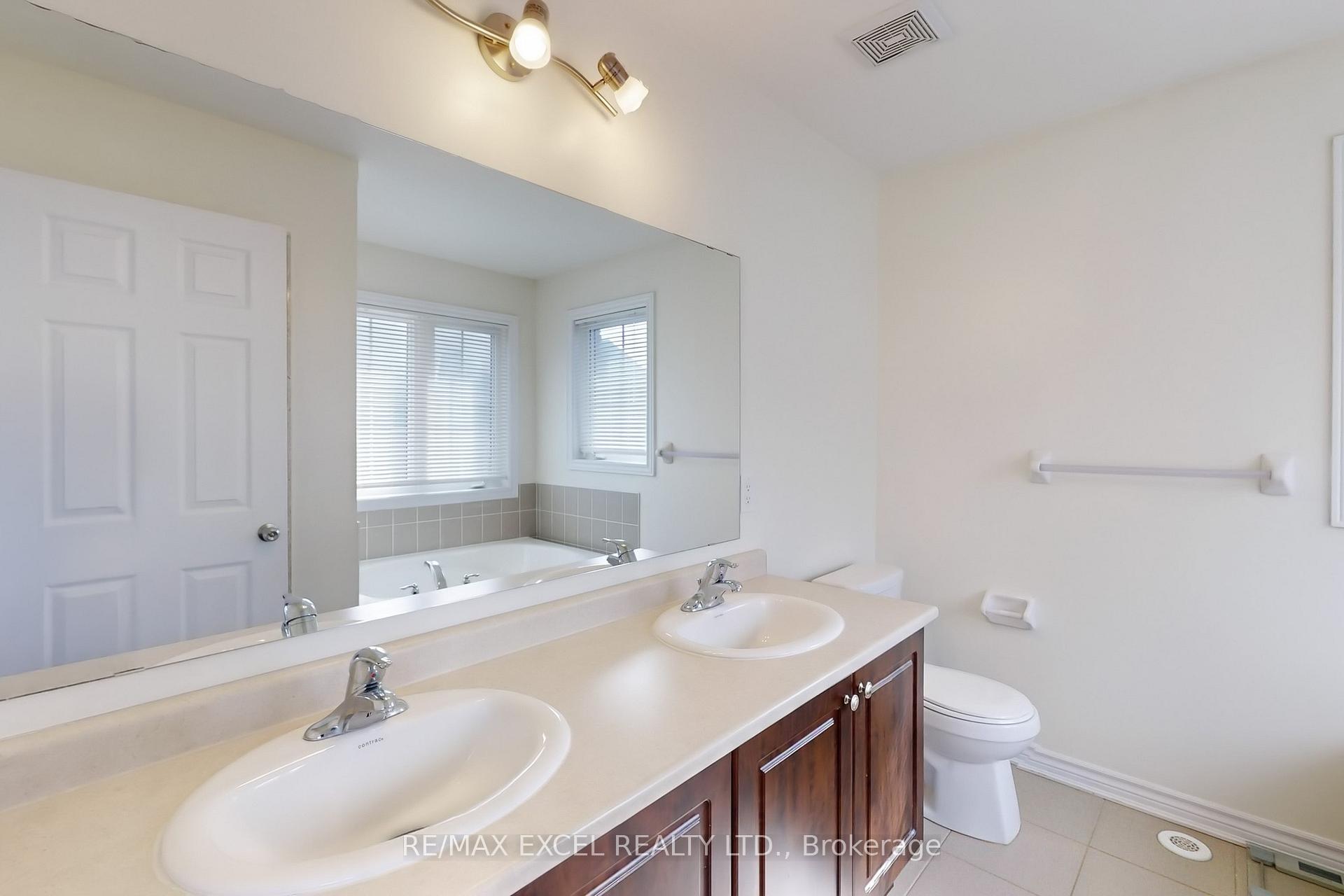 Photo 13 of 23 Rougeview Park Crescent, Markham, Greensborough — HOMEH