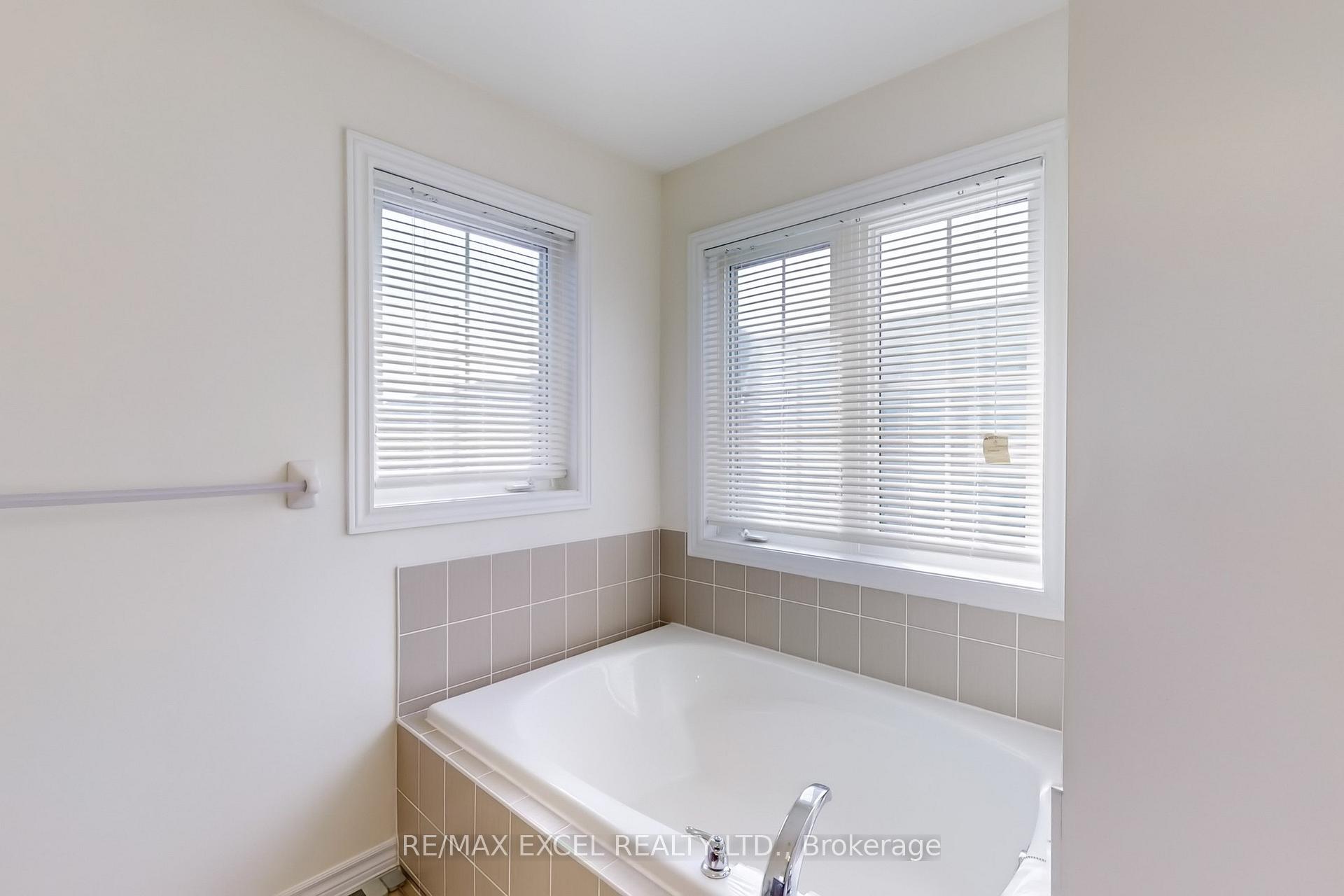 Photo 14 of 23 Rougeview Park Crescent, Markham, Greensborough — HOMEH