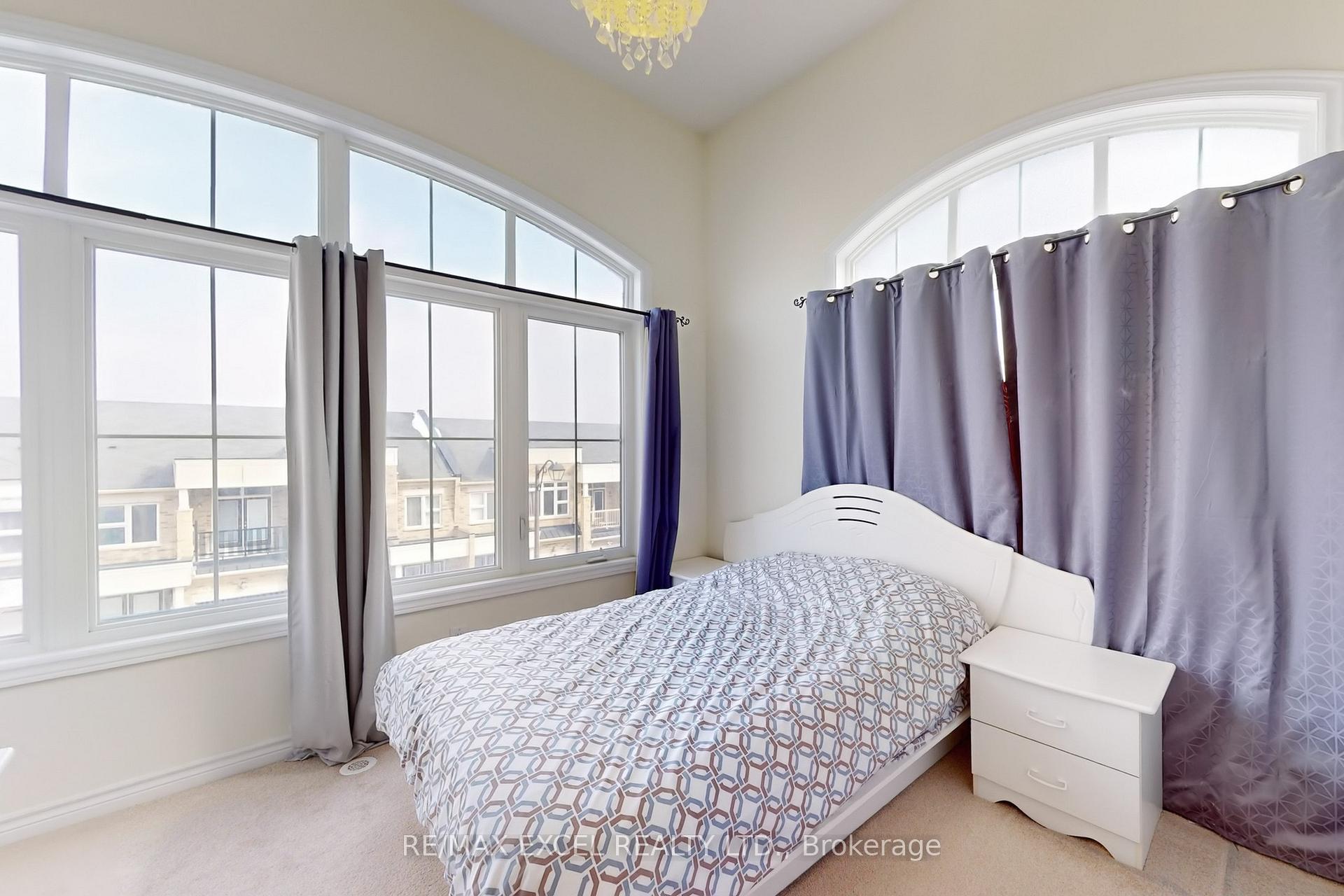 Photo 15 of 23 Rougeview Park Crescent, Markham, Greensborough — HOMEH