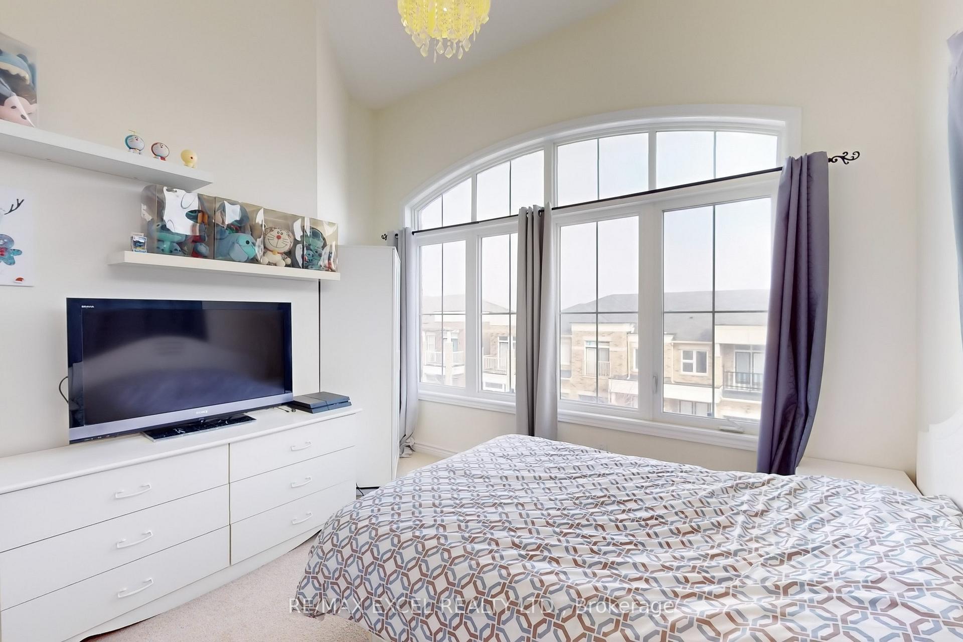 Photo 16 of 23 Rougeview Park Crescent, Markham, Greensborough — HOMEH
