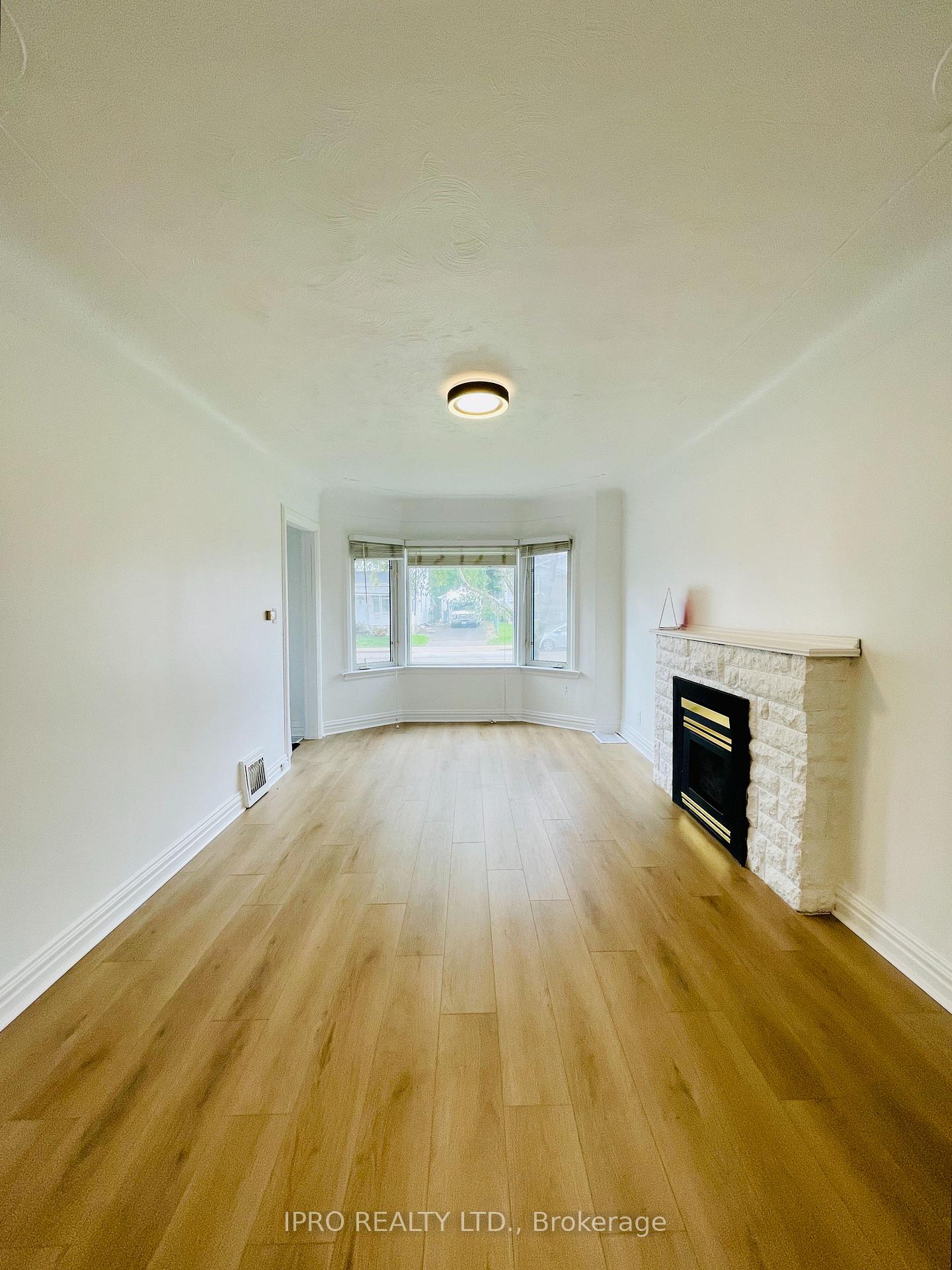 Photo 6 of 115 Brucedale Avenue E, Hamilton, Centremount — HOMEH