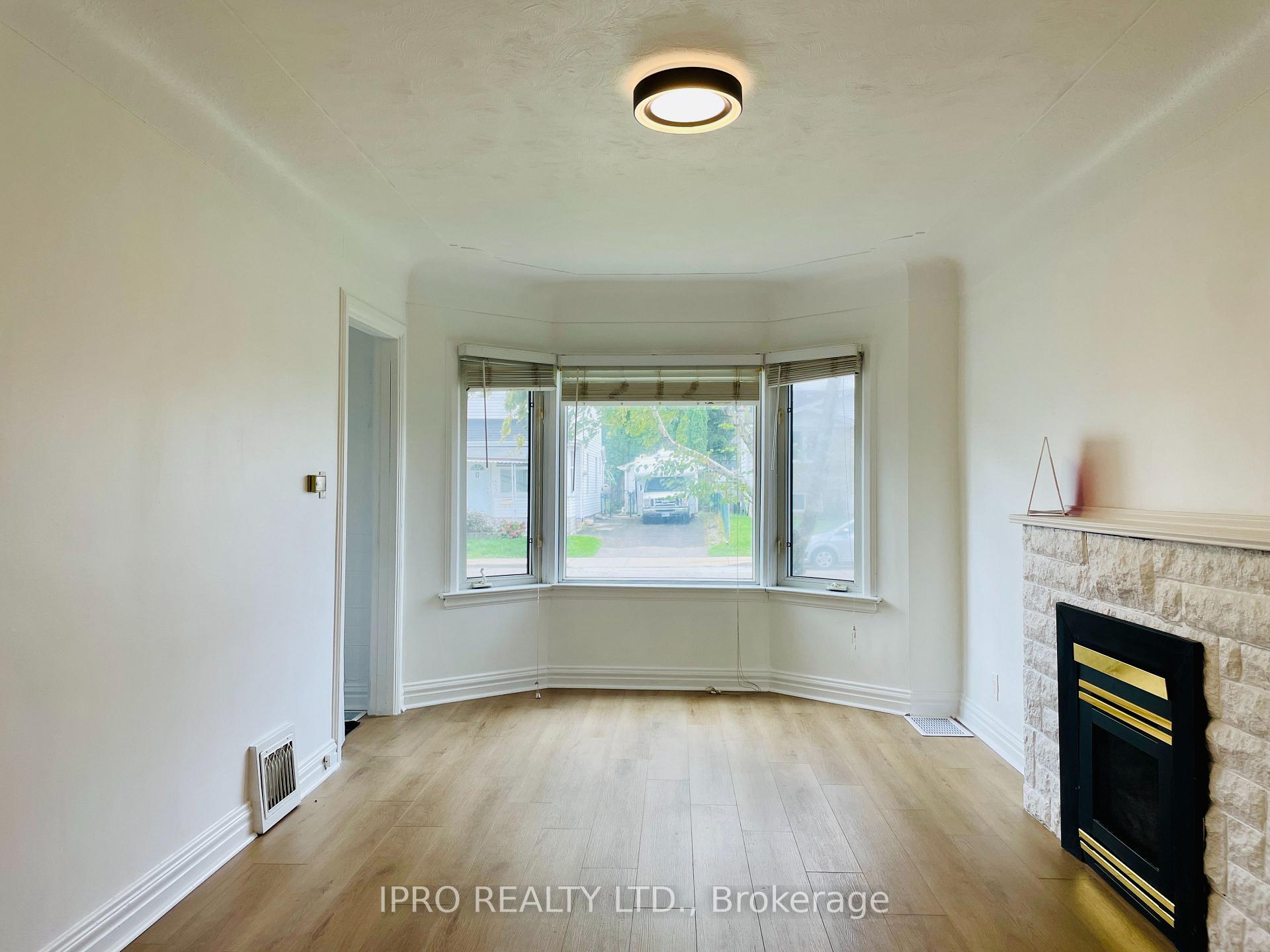Photo 7 of 115 Brucedale Avenue E, Hamilton, Centremount — HOMEH