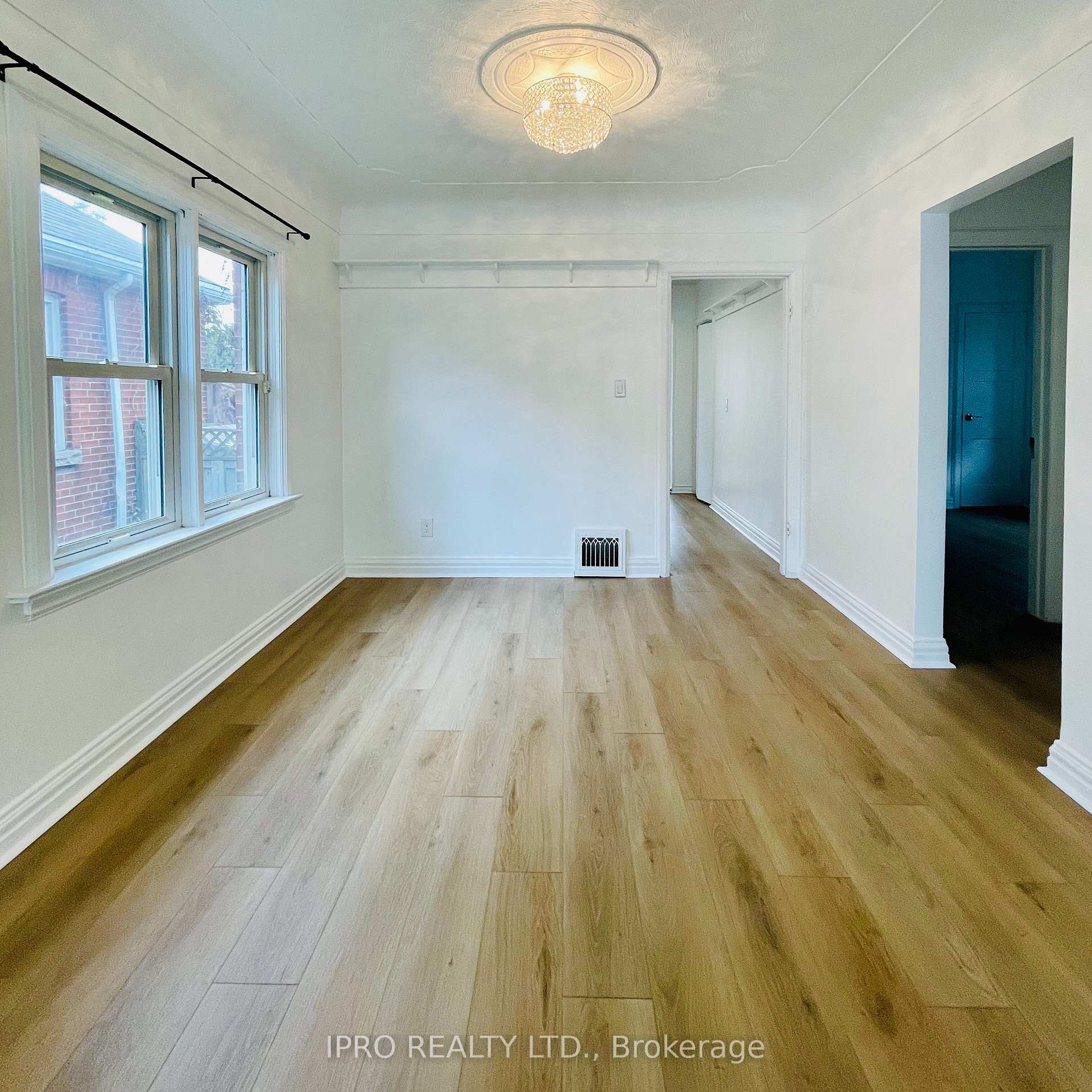 Photo 8 of 115 Brucedale Avenue E, Hamilton, Centremount — HOMEH