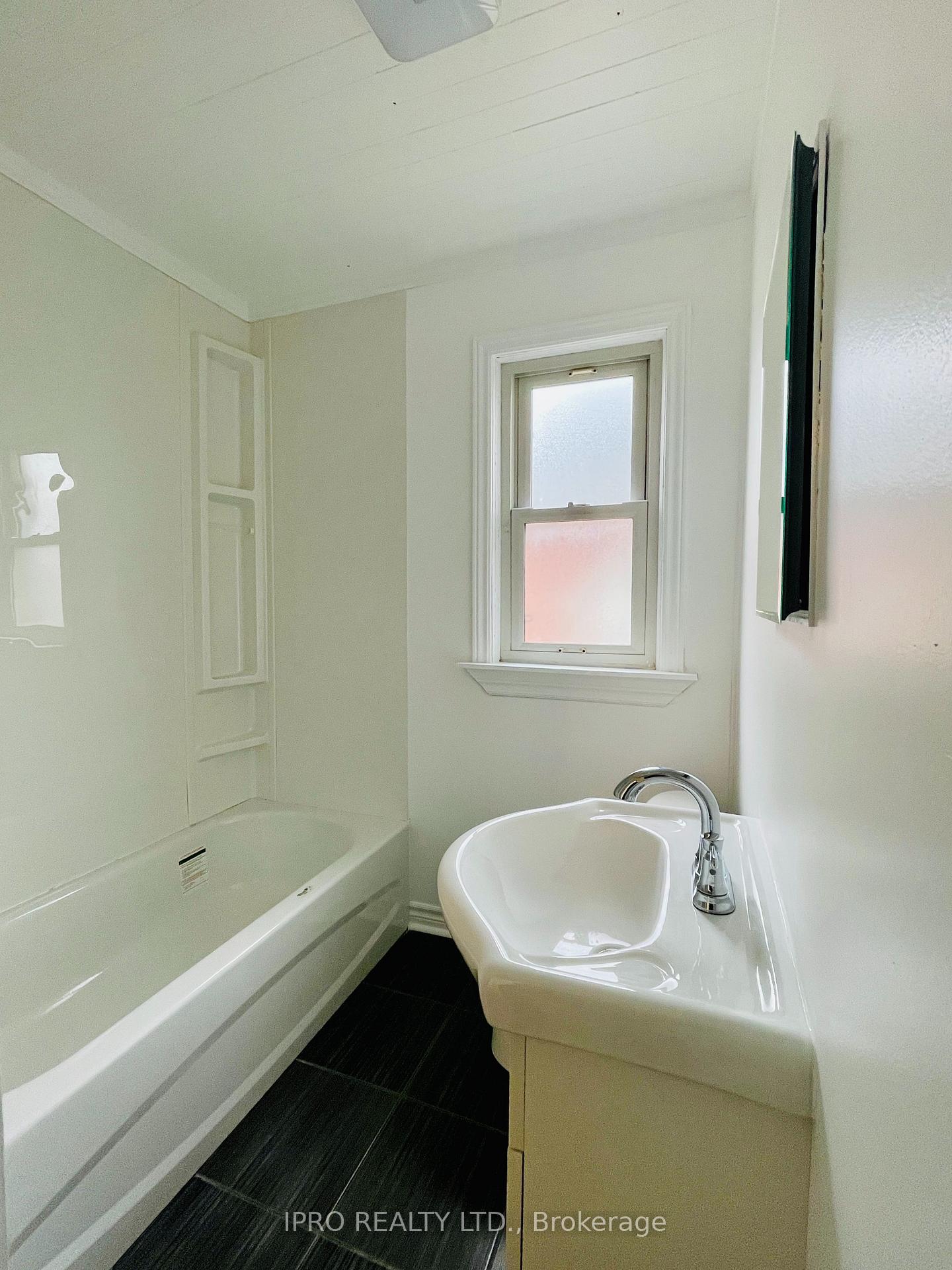 Photo 9 of 115 Brucedale Avenue E, Hamilton, Centremount — HOMEH