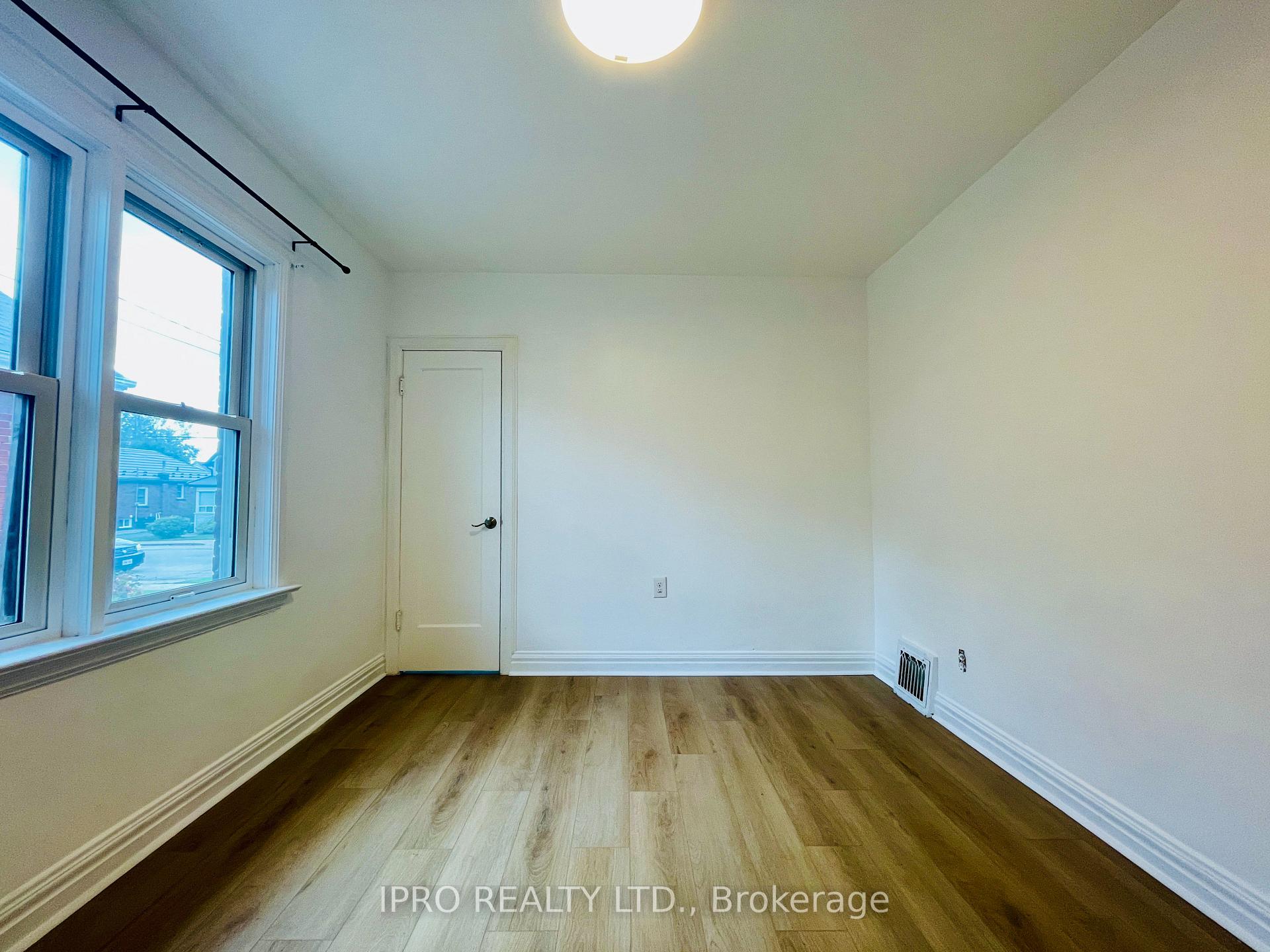 Photo 11 of 115 Brucedale Avenue E, Hamilton, Centremount — HOMEH