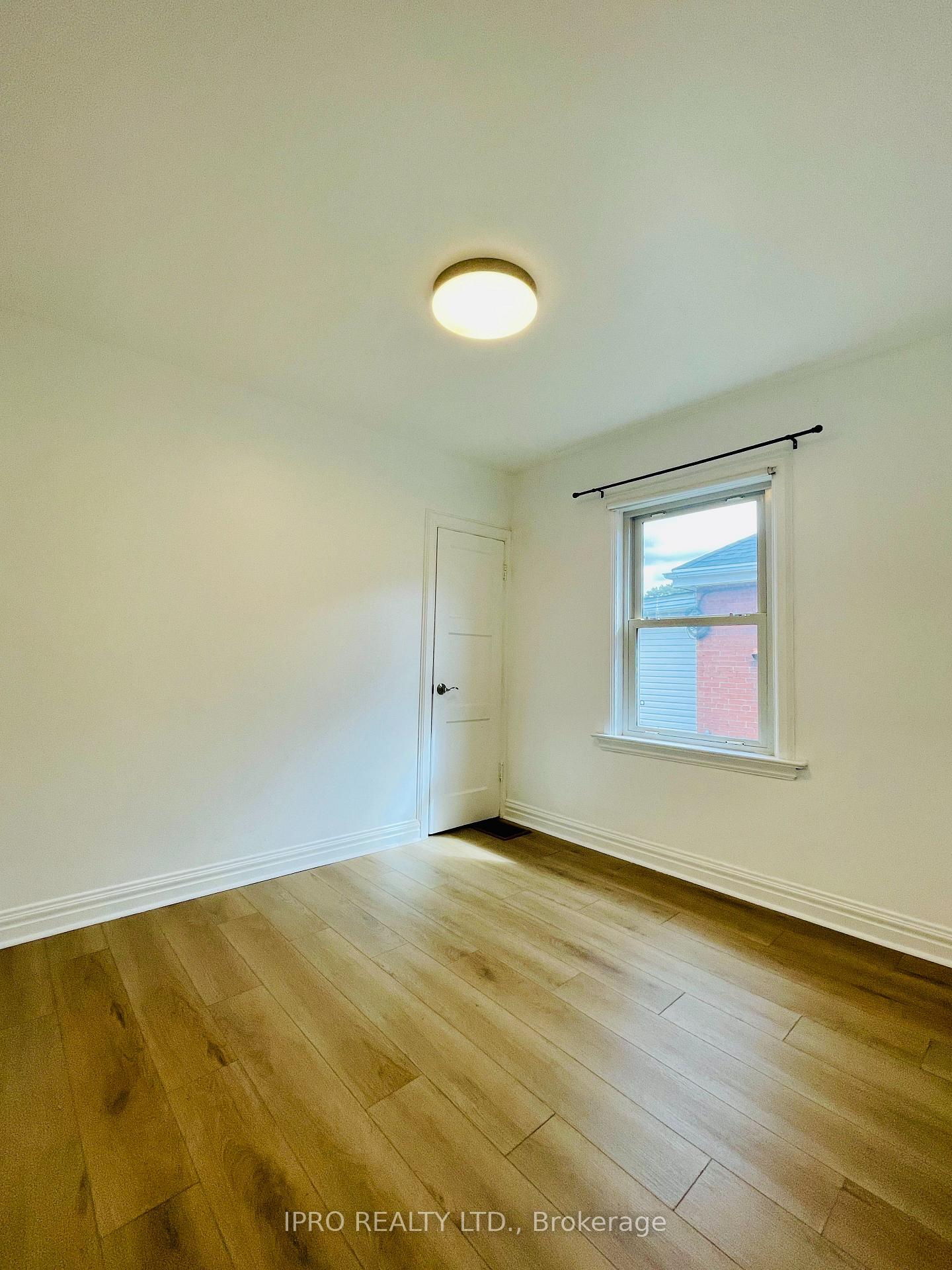 Photo 12 of 115 Brucedale Avenue E, Hamilton, Centremount — HOMEH
