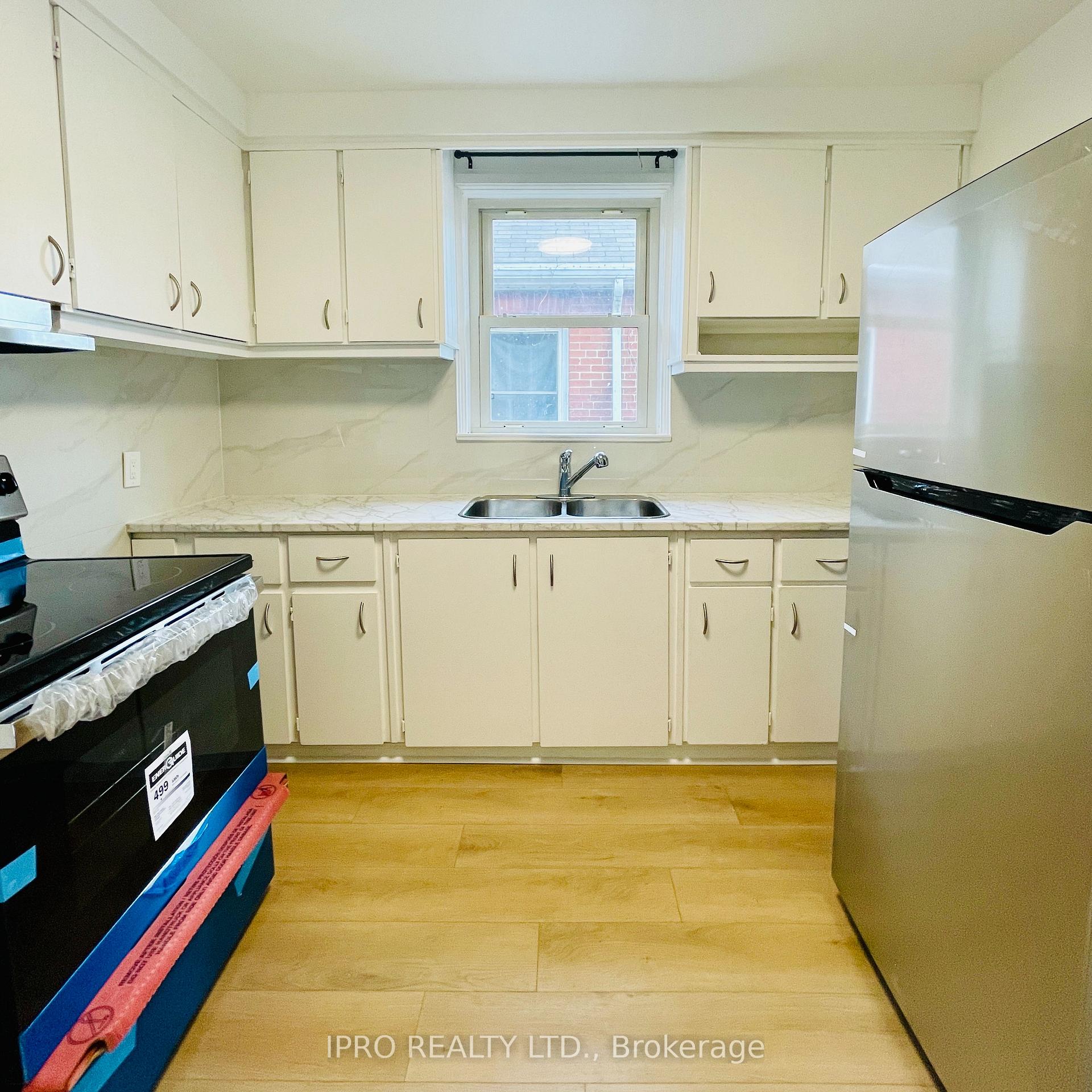 Photo 15 of 115 Brucedale Avenue E, Hamilton, Centremount — HOMEH