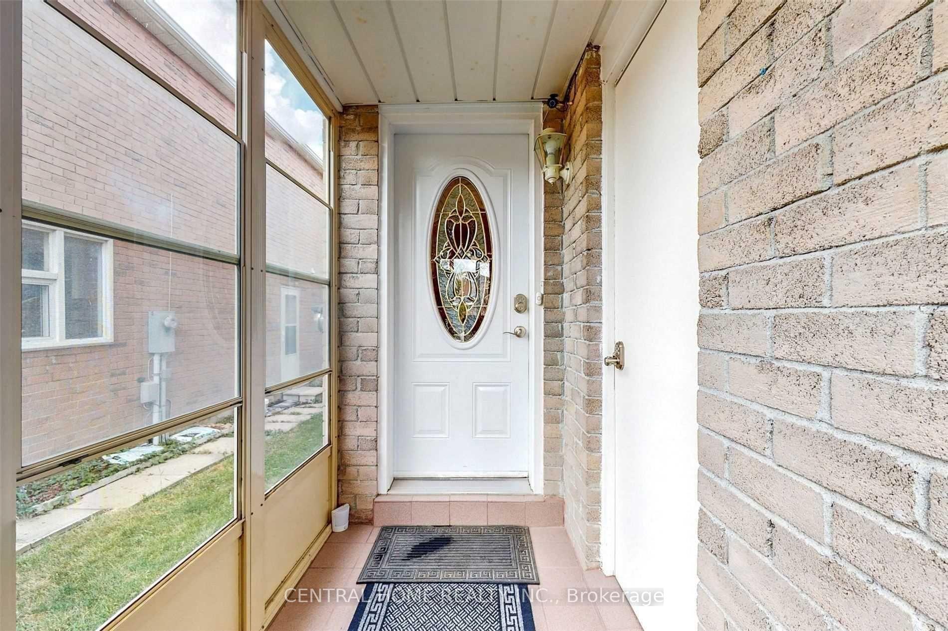 Photo 2 of Unit Main&2F, 6 Harness Circle, Markham, Milliken Mills East — HOMEH