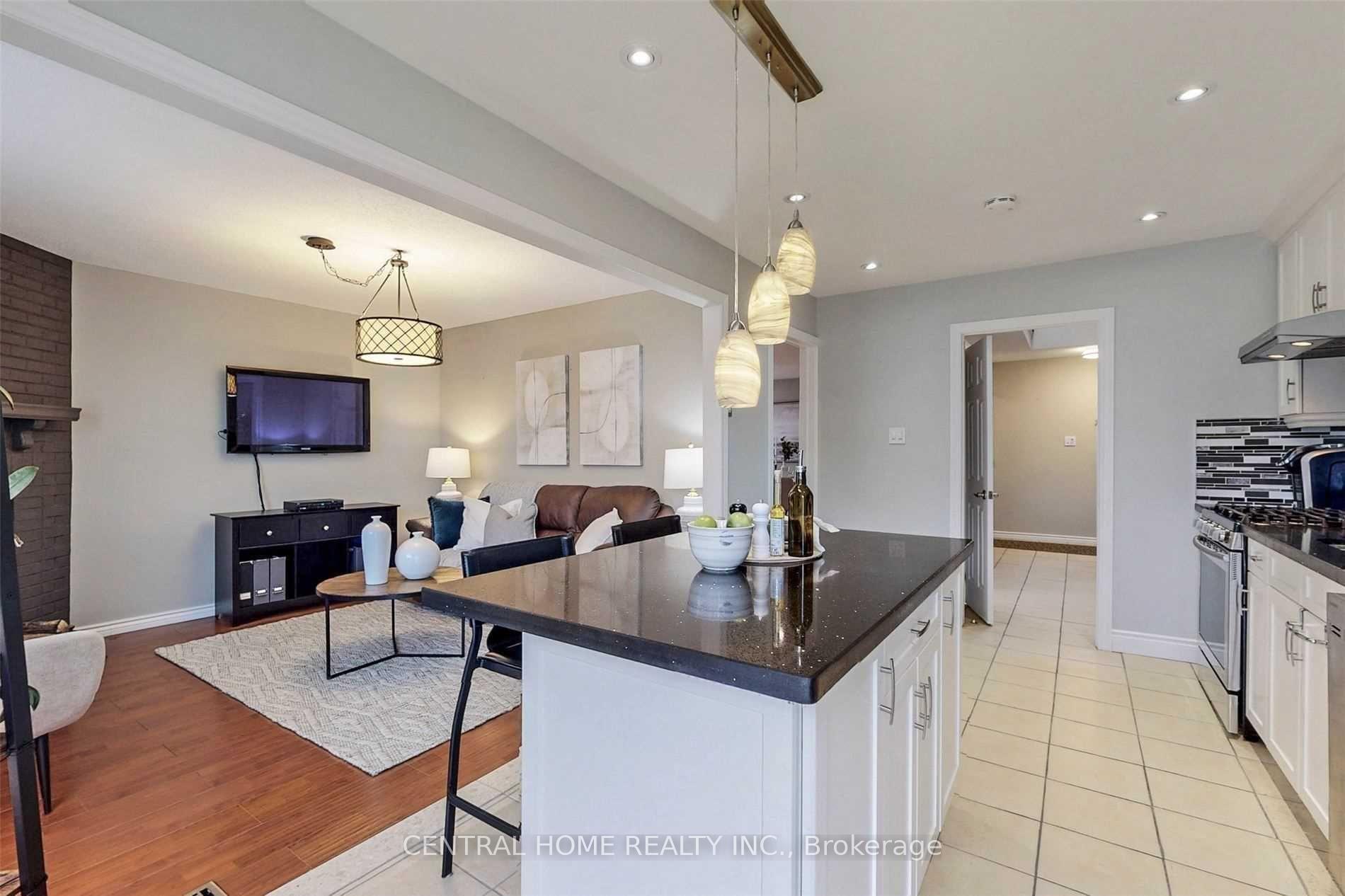 Photo 9 of Unit Main&2F, 6 Harness Circle, Markham, Milliken Mills East — HOMEH