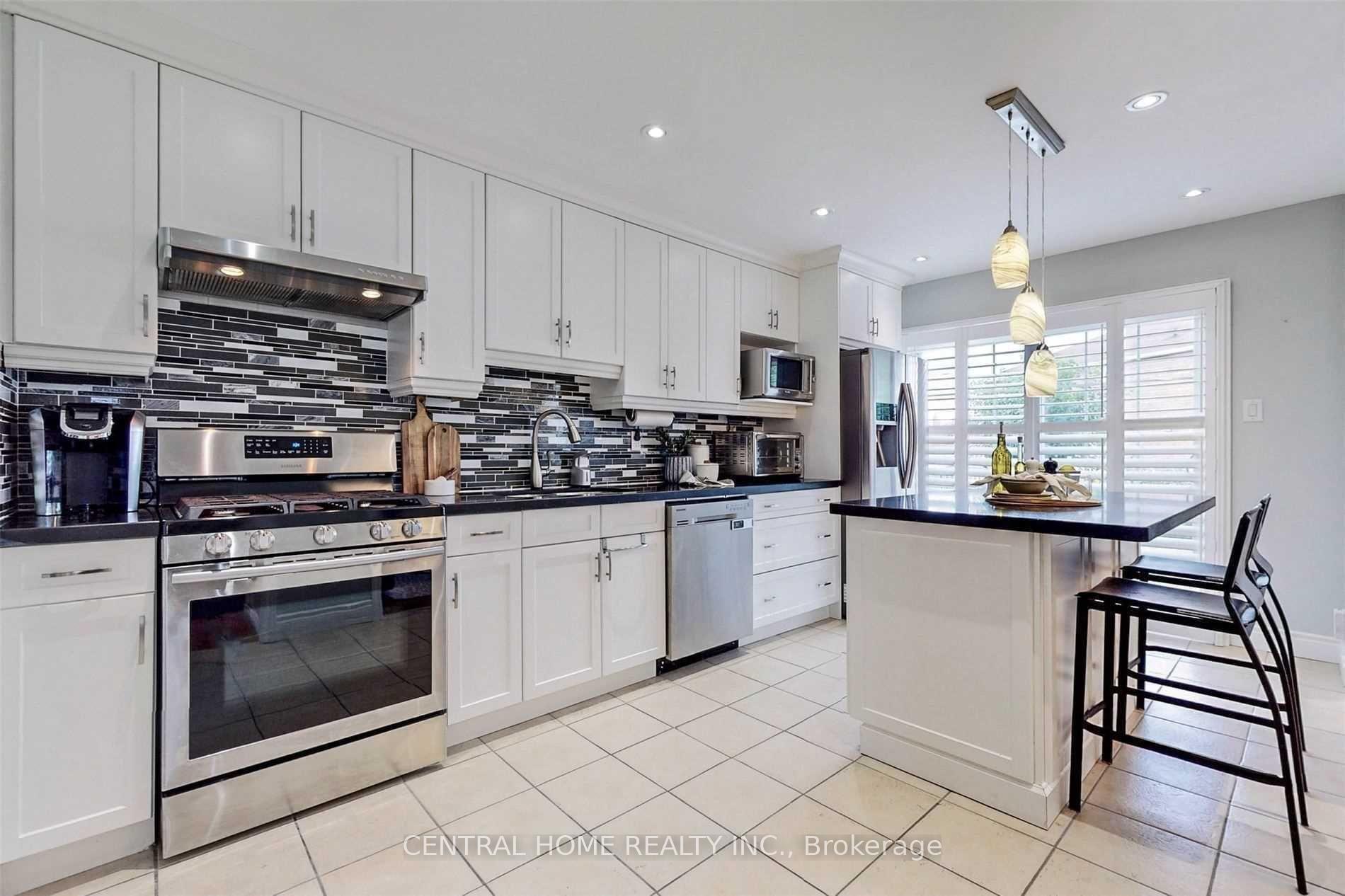 Photo 10 of Unit Main&2F, 6 Harness Circle, Markham, Milliken Mills East — HOMEH