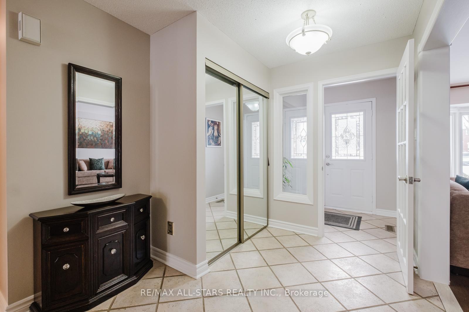 Photo 8 of 85 John Button Boulevard, Markham, Buttonville — HOMEH
