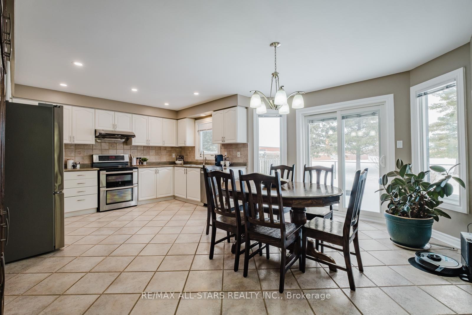 Photo 12 of 85 John Button Boulevard, Markham, Buttonville — HOMEH