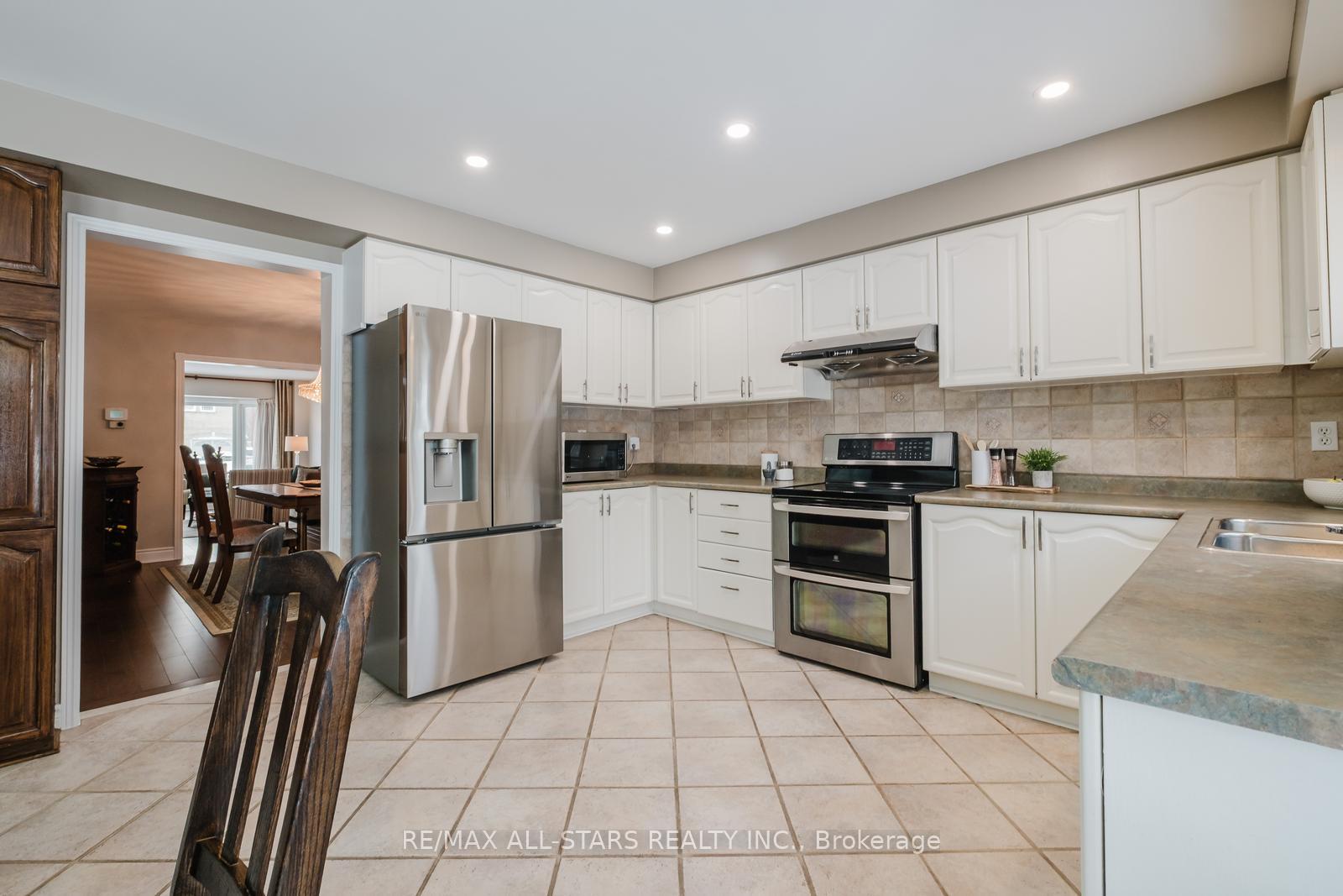 Photo 14 of 85 John Button Boulevard, Markham, Buttonville — HOMEH