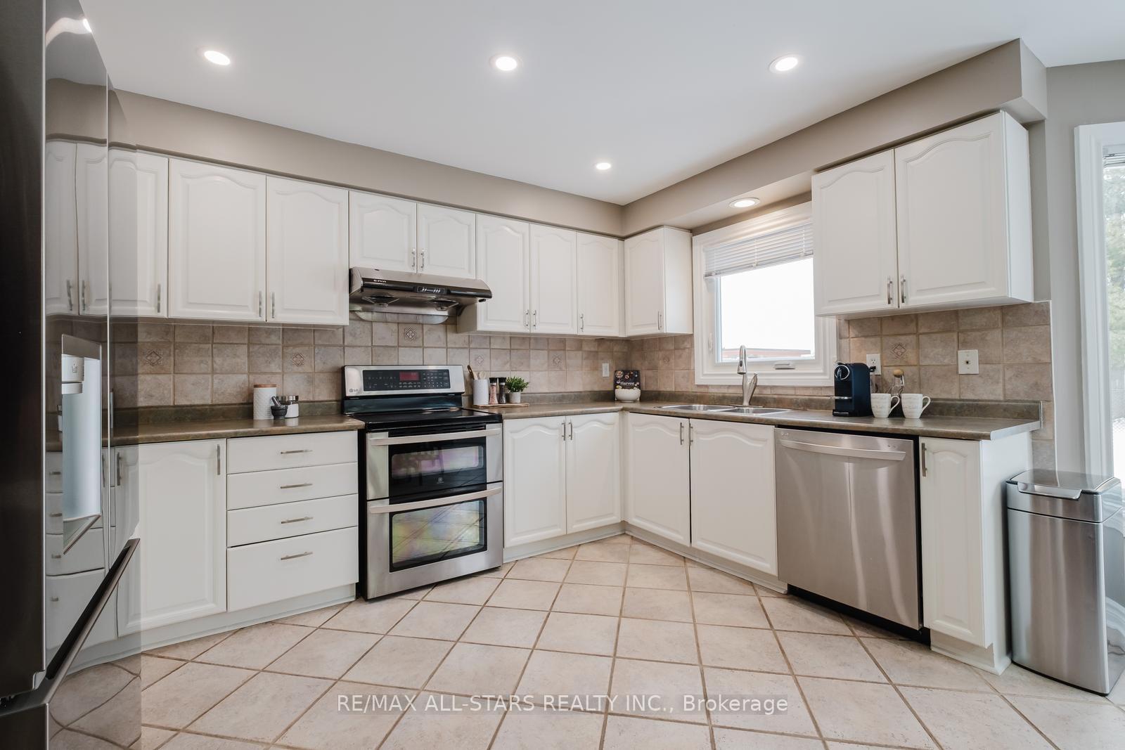 Photo 15 of 85 John Button Boulevard, Markham, Buttonville — HOMEH