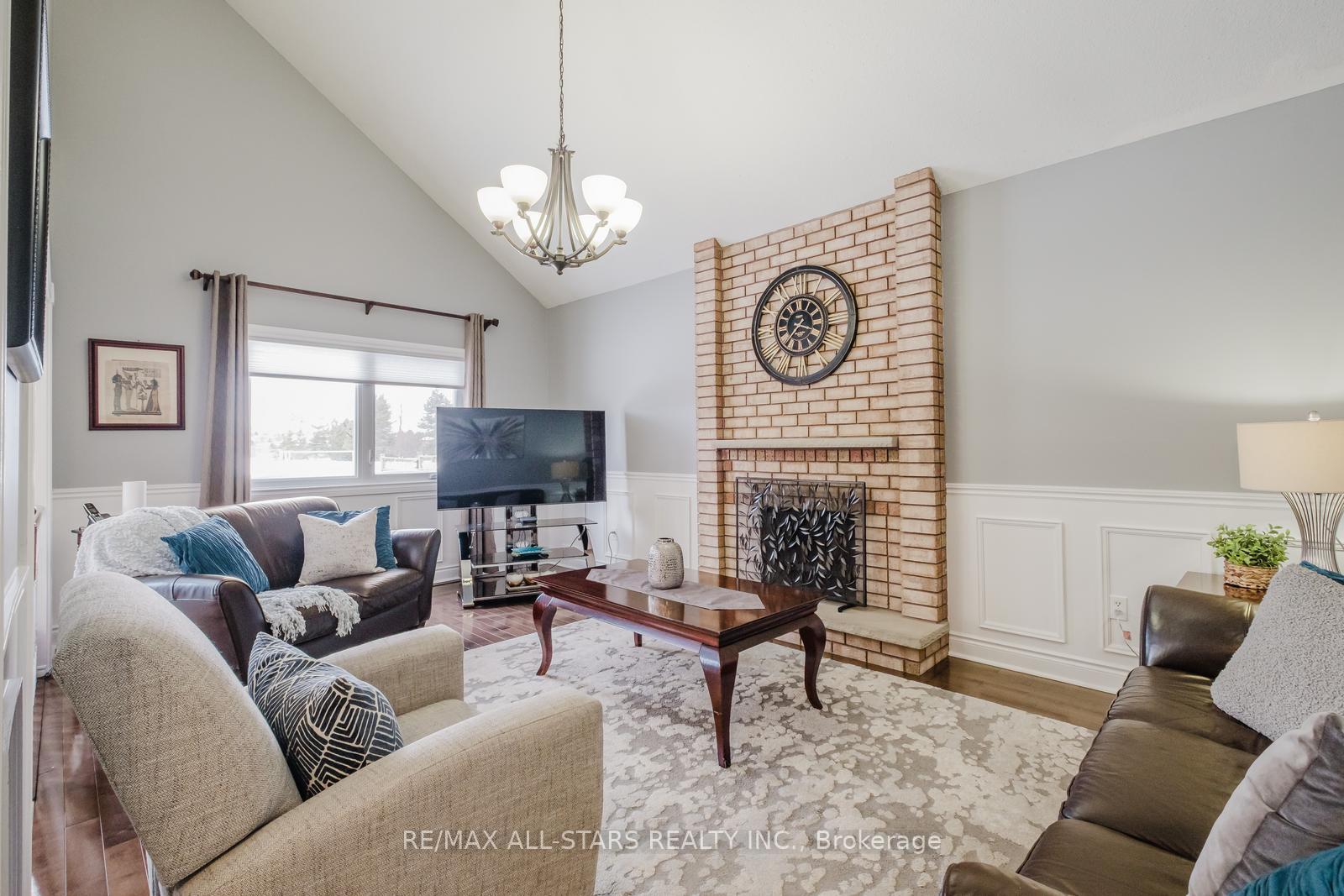 Photo 17 of 85 John Button Boulevard, Markham, Buttonville — HOMEH
