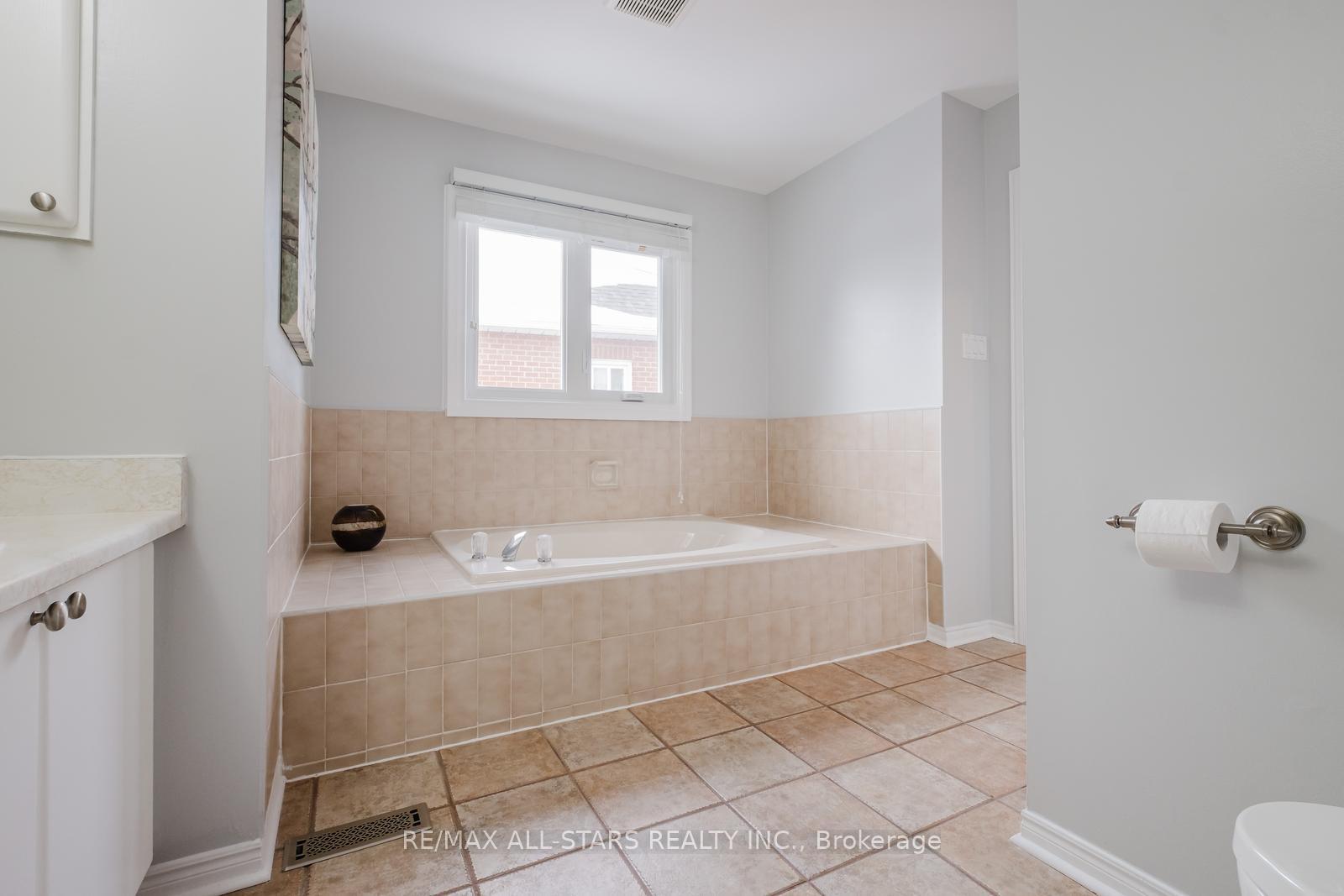 Photo 27 of 85 John Button Boulevard, Markham, Buttonville — HOMEH