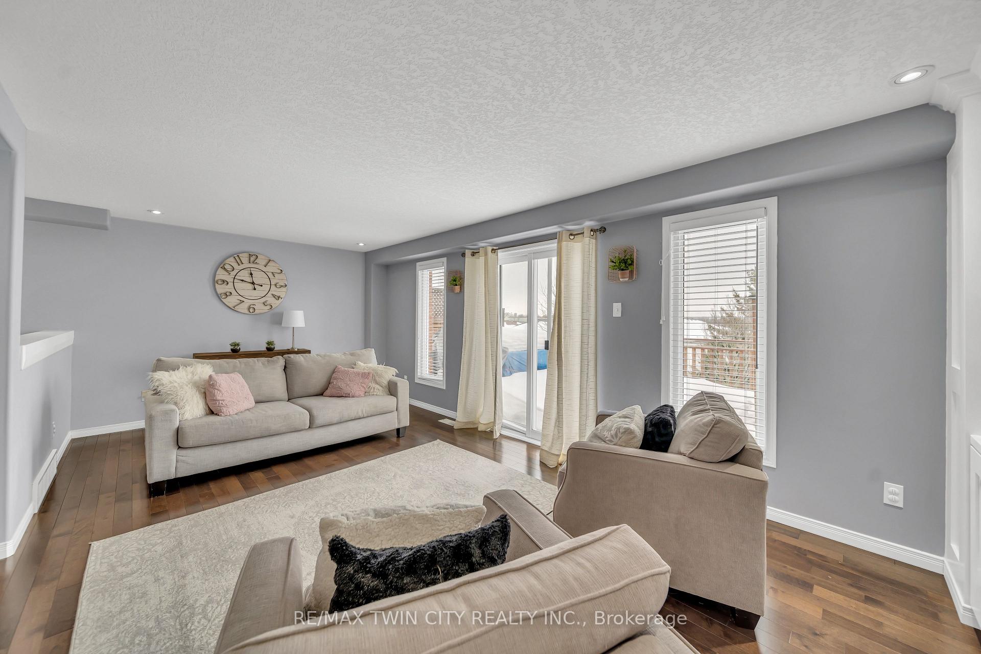 Photo 10 of 452 Activa Avenue, Kitchener — HOMEH
