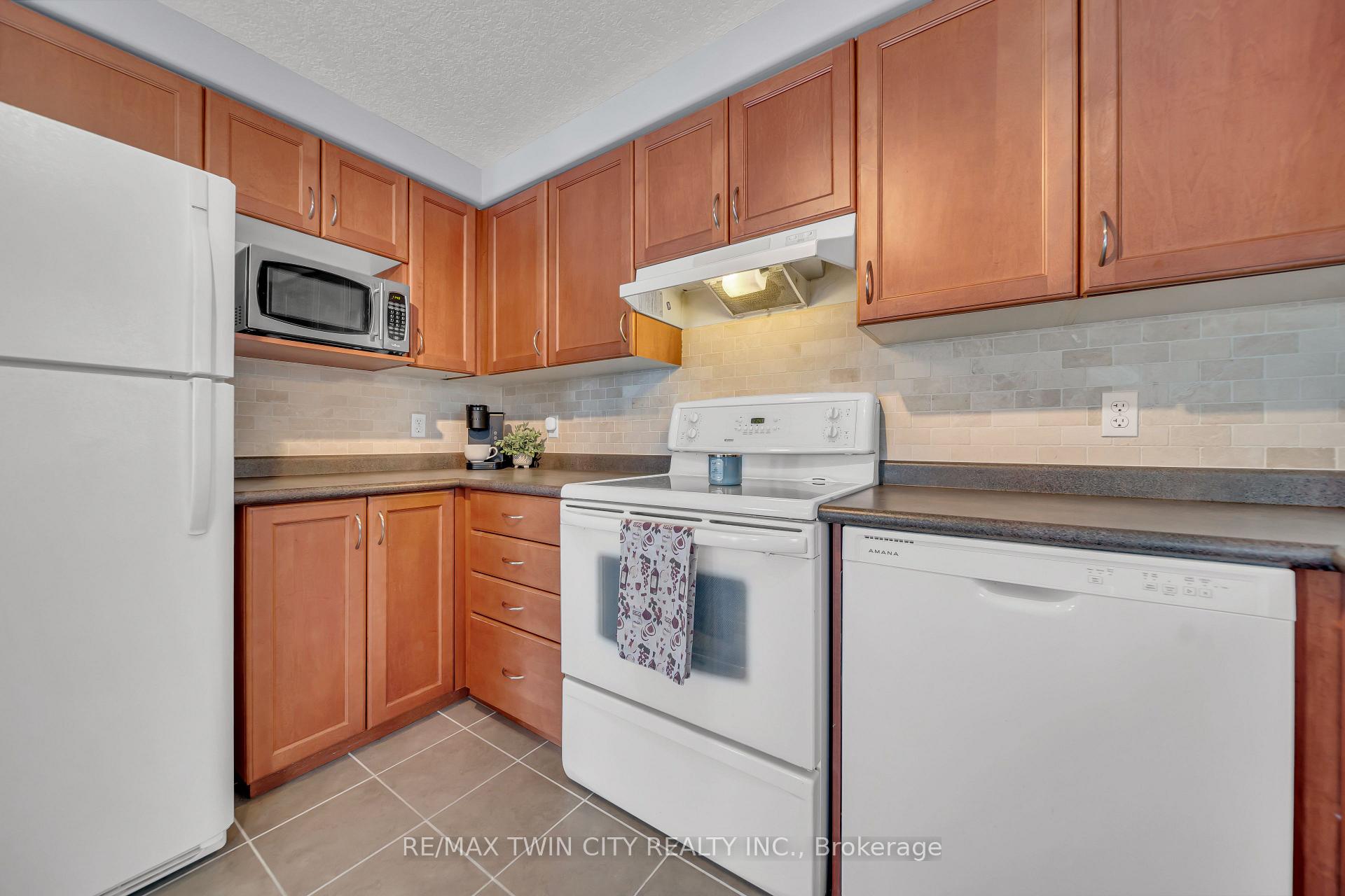 Photo 12 of 452 Activa Avenue, Kitchener — HOMEH