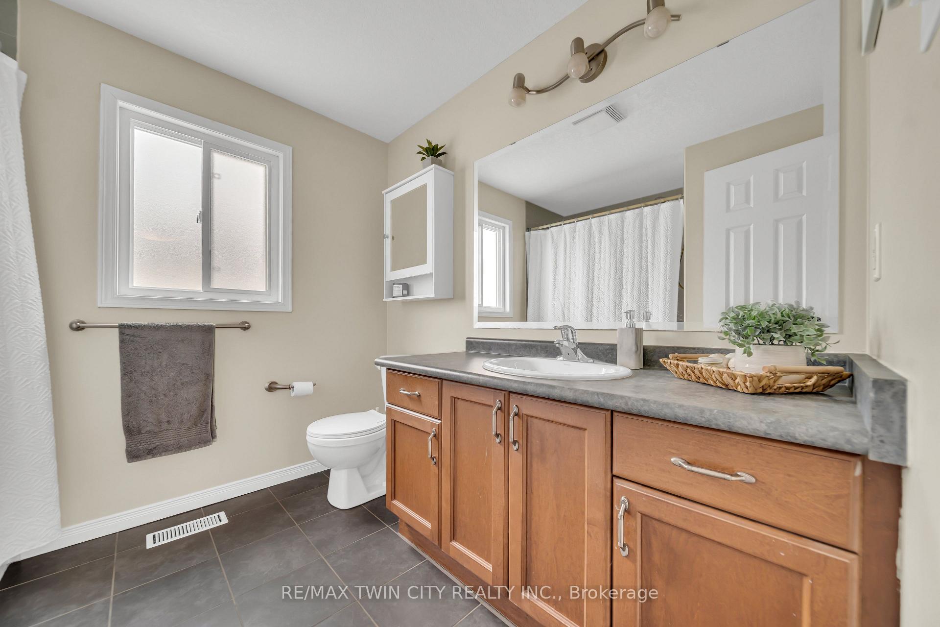 Photo 27 of 452 Activa Avenue, Kitchener — HOMEH